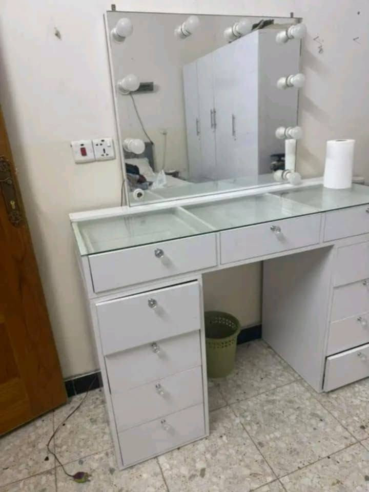 للبيع • غرفة نوم