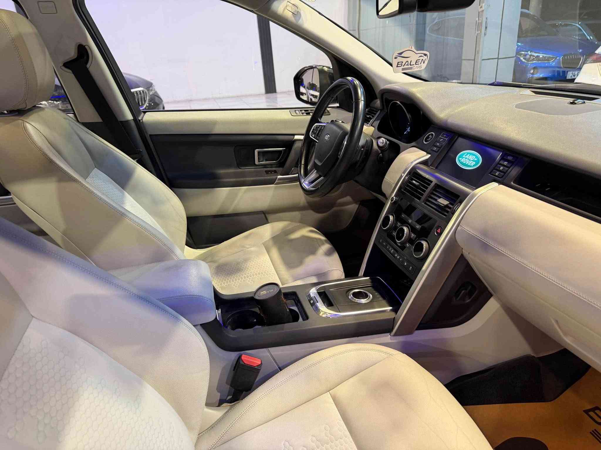 Range decovary 2018
شركة سردار 
فول مواصفات كلين 
لايتات زينون ليد 
حساس امامي خلفي 
بصمة 
بانوراما 
كشنات جلد 
4*4
شاشة كاميرة 
صندوق كهرباء 
سيارة بدون صبغ مكان تعديل بارد بس 
كير محرك شرط مامفترح 
١٤٧$
*********** وتس اب 
*********** أربيل, العراق
