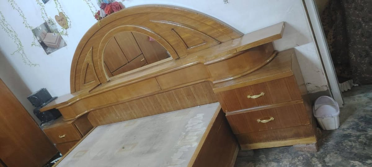 سلام عليكم غرف نوم صاج الاصلي بدون خياس بدون كسر غرفه جاهزه نظيفه جديده جدا مال بيت كلش حلوه نظيفه بالغرفه بدون دوشك تنباع السعر 600 بيها مجال للطيبين مكاني كركوك 
***********

