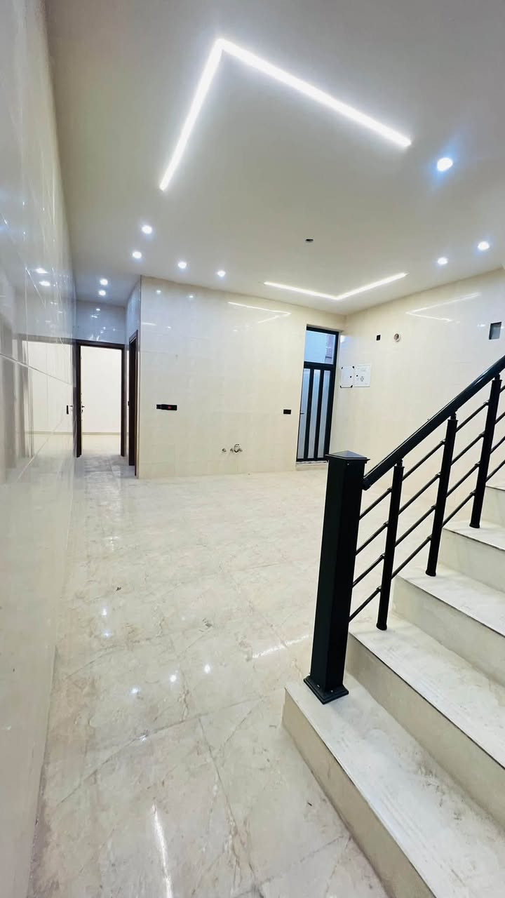 دار للبيع مساحة ١٠٨ متر بناء حديث درجة اولى 
الواجهه ٥ ونص
جاهز للسكن تسليم مفتاح مباشر 🔑
استقبال 
غرف نوم عدد ٤
مطبخ
خدمات ٢
منور جانبي 
مدخل للدار ٢
الدورة شارع ٦٠
تفاصيل اكثر واتساب ☎️***********☎️
