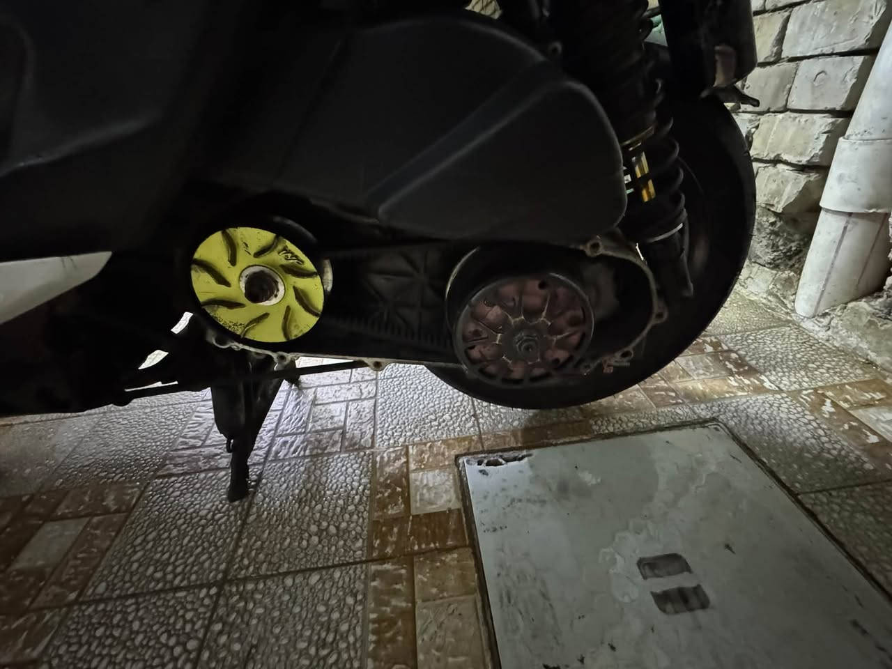 سلام عليكم سكنس فحل كابريتر
بوشه بلادي مجفته بيها تزويد 
صدر و فلنجة وفج يحتاج دسكات
دبلات خلفي 
كلجات رياضي WF
كشن رياضي 
كل غراضها كامله 
بيها لاستيك ولف وتأخير الصبح 
سعرها 700 وبيها مجال كلش قليل  
*********** بغداد الامين الثانيه
