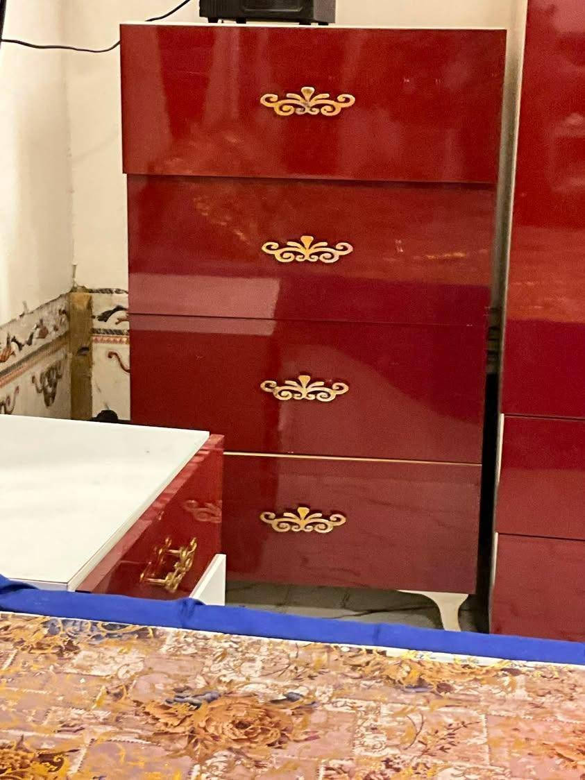 السلام عليكم #مكلف_بالنشر غرفه نوم تركيه للبيع مكانه الجزيرة البذياب السعر 450 ألف وبيه مجال تواصل مع صاحب الغرفه ***********
