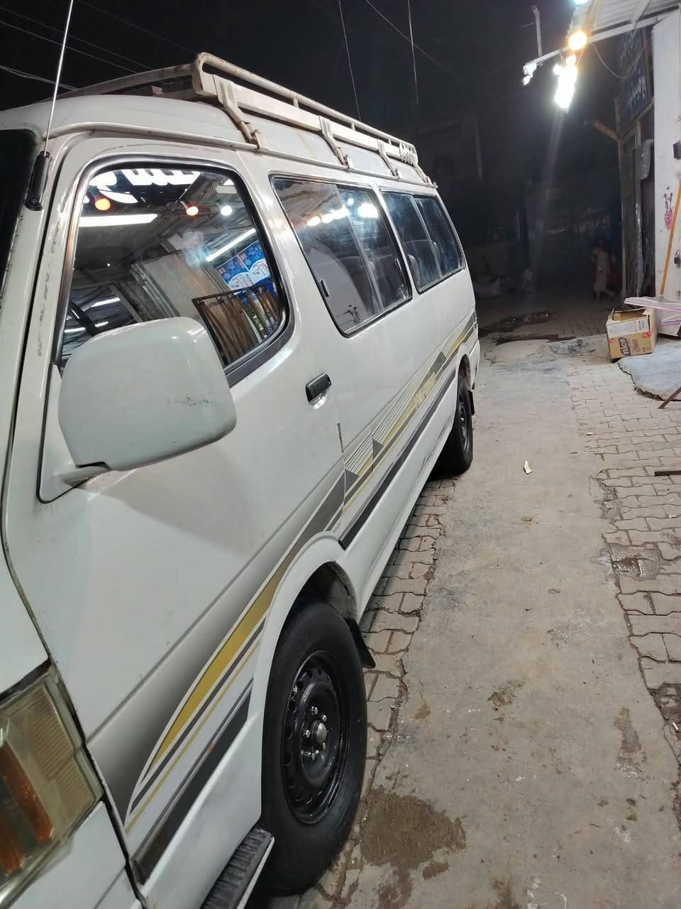 السلام عليكم
لبيع فتون موديل 2008رقم انكليزي سياره بسمي  سنويه 2030 رقم الشاصي داكينه بل تكمه بيهه  منظومه غاز 80لتر  محرك بي تبخير كير اكسل خير من الله دواخلهه حلوه مشط جديد تخم تأير هيئه وضربه  مصفره خطهه بغداد جديده صناعه باب الشرجي غرامه تأخذ مصفره
والعضمه شوفت العين السعر 45وبيهه مجال 
***********@
