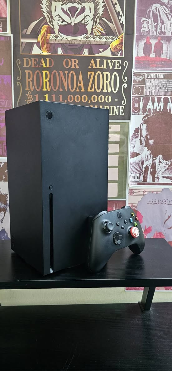🎮 Xbox Series X (1TB) - المواصفات 🎮
💾 السعة: 1TB
📅 الإصدار / 2023
🌏 النسخة: تصنيع الصين للسوق الياباني 🇯🇵 (نسخة يابانية)
📦 المرفقات:
🎮 يد Xbox Series X الأصلية
📦 الكارتونة الأصلية
🔌 الكيبلات الأصلية
🖥️ الأداء:
🎮 يدعم دقة 4K
⚡ يدعم حتى 120 FPS
💿 مشغل أقراص (Disc Edition)
✨ يدعم HDR + VRR + Ray Tracing
🧼 حالة الجهاز:
✅ نظيف جدًا 
🔧 لم يُفتح ولم يدخل أي محل صيانة
💯 يعمل بكفاءة عالية وبدون أي مشاكل
___________________
- السعر 800 وبي مجال للشراي 
- المكان صلاح الدين _ تكريت 
- تواصل خاص او واتساب ***********
