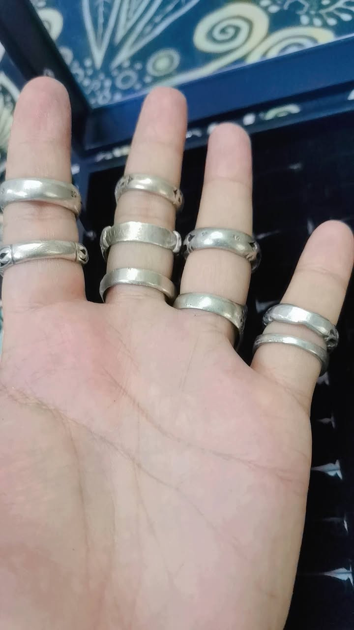 السلام عليكم
خواتم نيشابوري فضه 925  عدد 9 
مخطوطات بعضهن 
 البيع جمله 
المفرد يختلف السعر حسب نوع الخاتم
سعر الجمله القطعه 35 الف 
للحجز *********** 
العنوان بغداد الزعفرانيه الكبيسي
