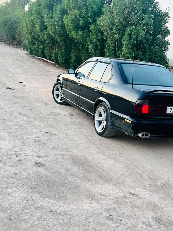 السلام عليكم شباب بي ام ٥٢٥ المرغوب موديل ٩١ السياره جاهزه وحلوه رقم اربيل دولي فول مواصفات فتحه سقف داخل ابيض ملكي جام كهربائي كهربائيات كلهه شغاله مكينه مسكر عدل المرغوب السياره كفاله كير ومكينه وحداديه وتخم تاير وتبريد كفاله كشر كفاله ويل هامان مغلفه عازل حراري من فوق وه حته الجنطه والجملغات السياره مال جناي مكان السياره ديوانيه السعر (٦٨ )وبيهه مجال للطيبين للاستفسار اتصل ***********
