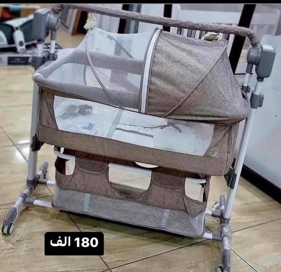 السلام عليكم كاروك طفل اصلي نضيف جدا مع المندر ١٠٠ وبي مجال بس الهزاز يشكل مرات اصلي وثقيل وثريات عدد ٢ مع برانكيتات عدد ٢ جدد ب١٠٠ وبيهن مجال مكاني داموك ***********
