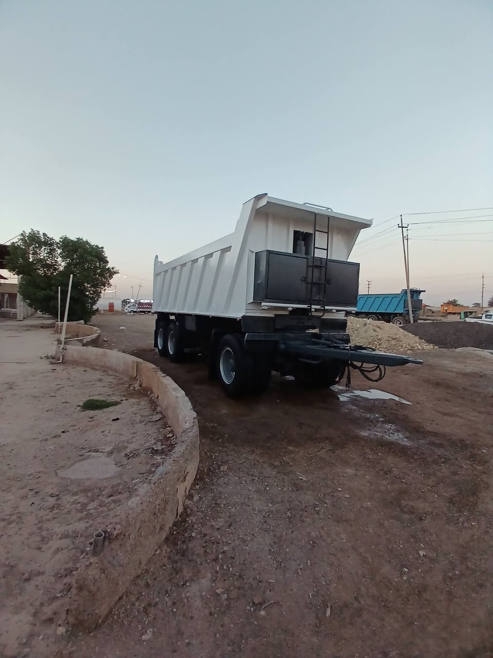 ***********
السلام عليكم 
مقطوره للبيع
