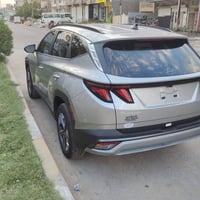 توسان 25لبيع السياره بدون رقم حادثه بابين عكس السائق بدون دواخل السيار...