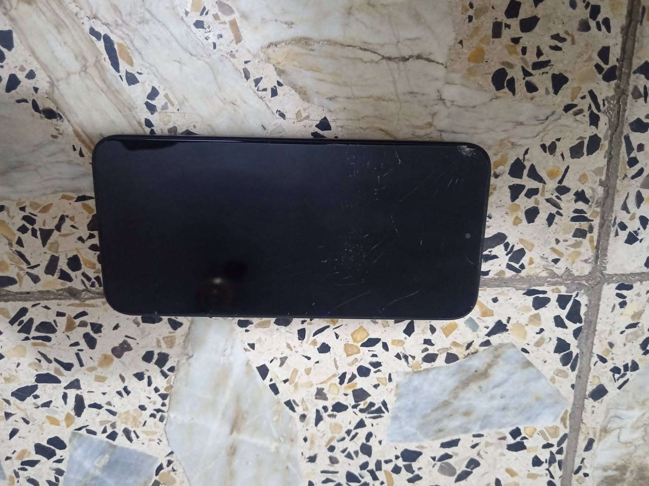 ريدمي 15 برو 5G • شاشة مكسورة • كارتون وشاحن