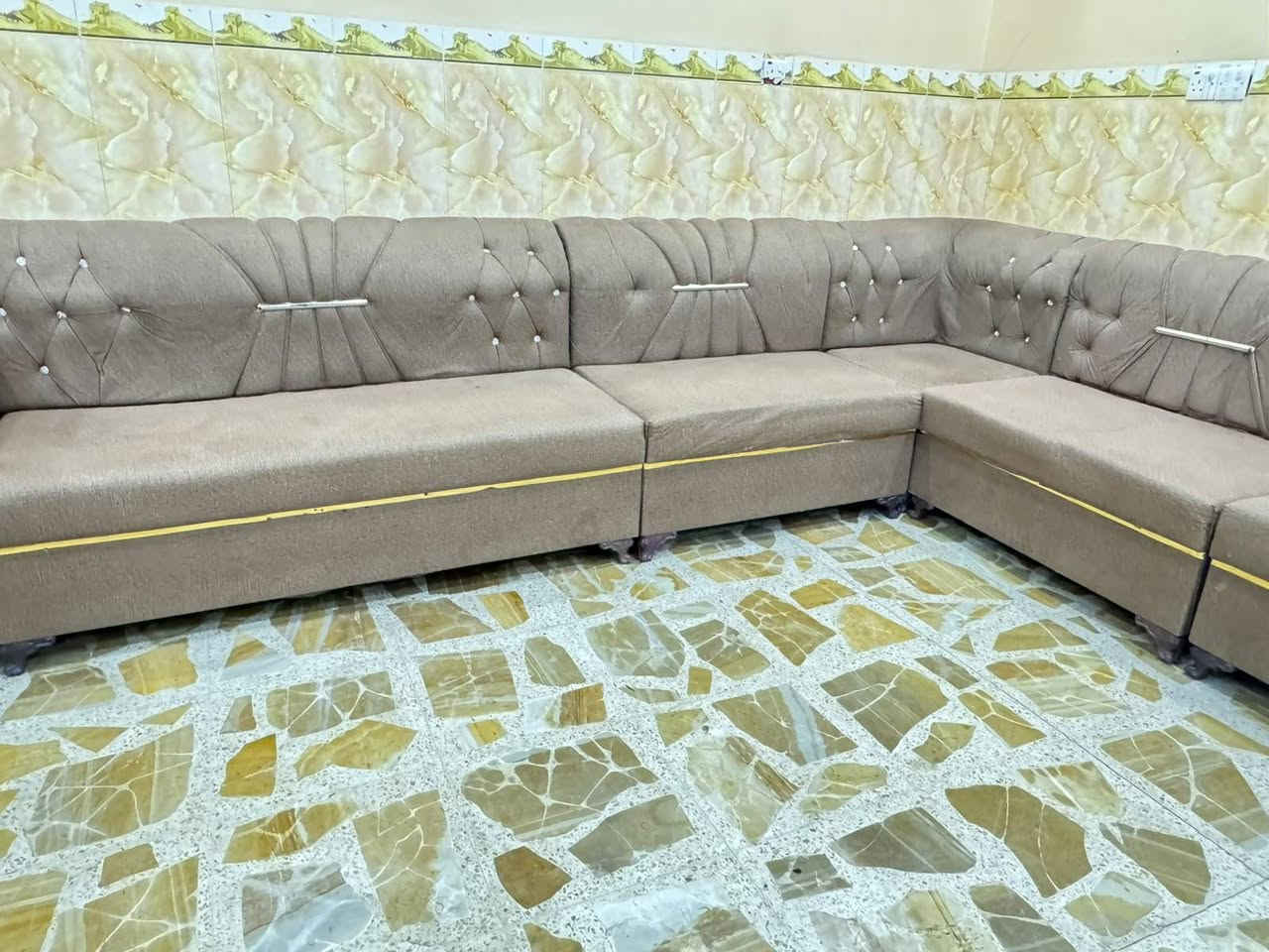 ديوان • ١١مقعد • ٧متر