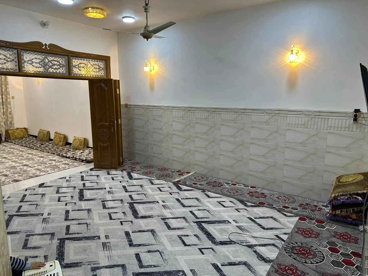 دار للبيع 150متر
صب كونكريت 
طابق واحد يحتوي على غرفتين.صاله ومطبخ. استقبال 
وحمام داخلي .خارجي 
العنوان:شارع المطار الجديد قرب شارع السبيس 
قرب سادين المطار الرئيسيات
  سعر 80وبيه مجال طابو زراعي سند 25مشمول بتطويب 
الاستفسار الاتصال على الرقم: ***********.... ***********
