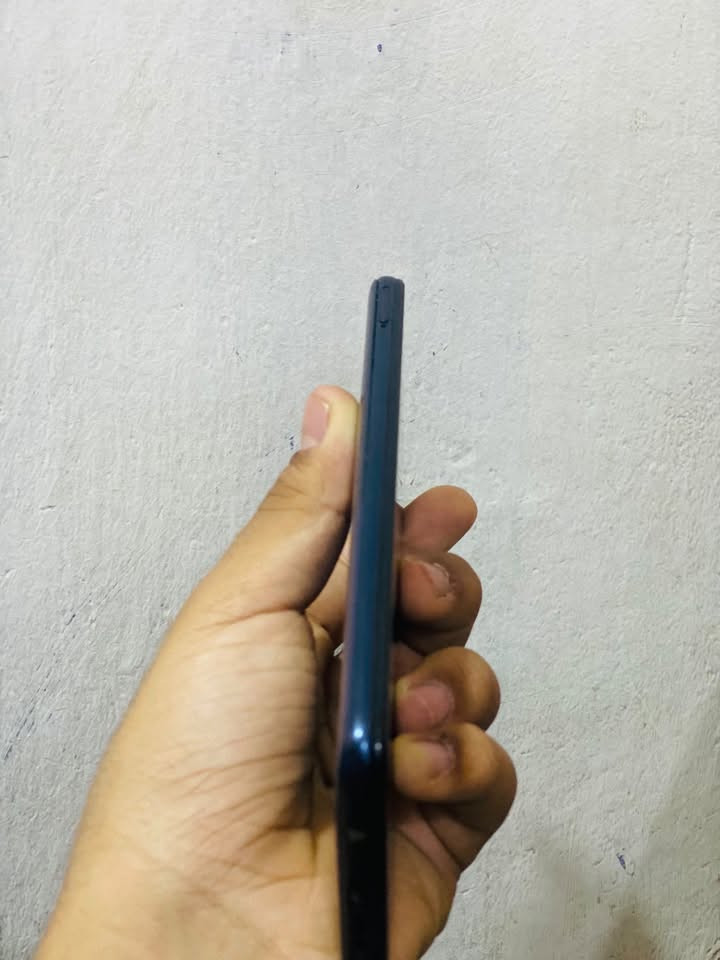 ايل a30sللبيع امبدل شاشه اصليه للتواصل ***********

