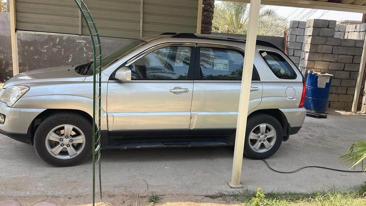 سبورتج ٢٠٠٩ مكينه ٢٠٠٠ دوش لون سلفر مكفوله من دعمه وصبغ وطخه بيها سونار موضح بيه التفاصيل مكانها ديالى رقم دولي انكليزي بغداد  و مميز  هزة جديدة سنويه جديدة تخلص من الهزة وتحويل ارقام ، كهربائيات شغاله كلها ، تبريد ثلج 
زوج تاير امامي جديد خلفي نظافه ٧٠٪؜ سيارة نصبتها حلوة مكينتها بيها خيط بخار من دون تنقيص ومعروفه مكينتها قويه 
رقم التلفون *********** سعر  العرض ١١٠ وبيها مجال للشراي 
اصدقائي ارفعوا المنسور بتعليقكم الايجابي الجميل الي يدل على جمالكم ورقيكم .
