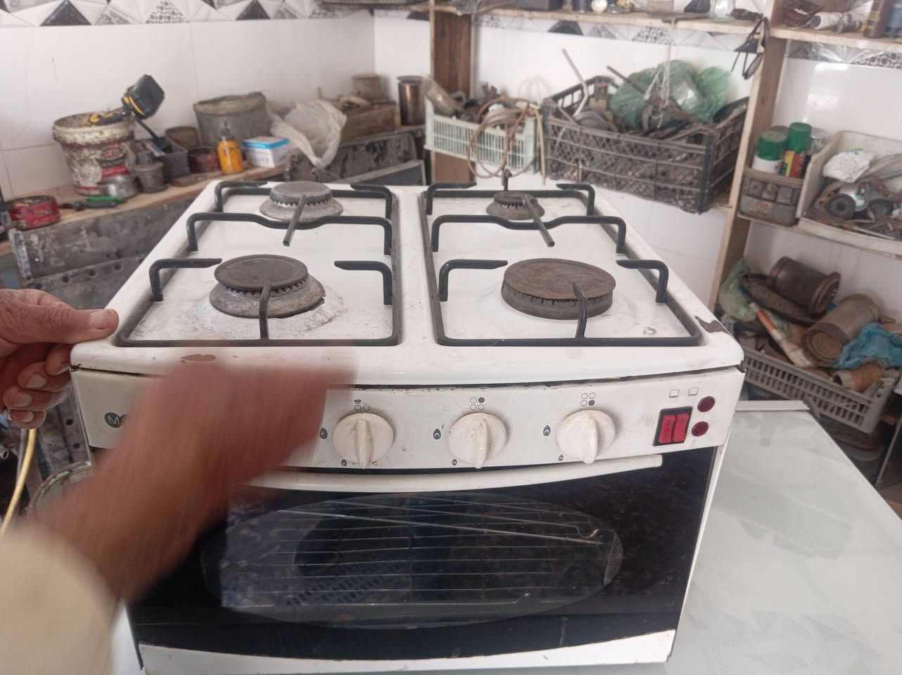 طباخ صغير 60+60 نار  زركه والفرن كهربائي كله شغال ***********
