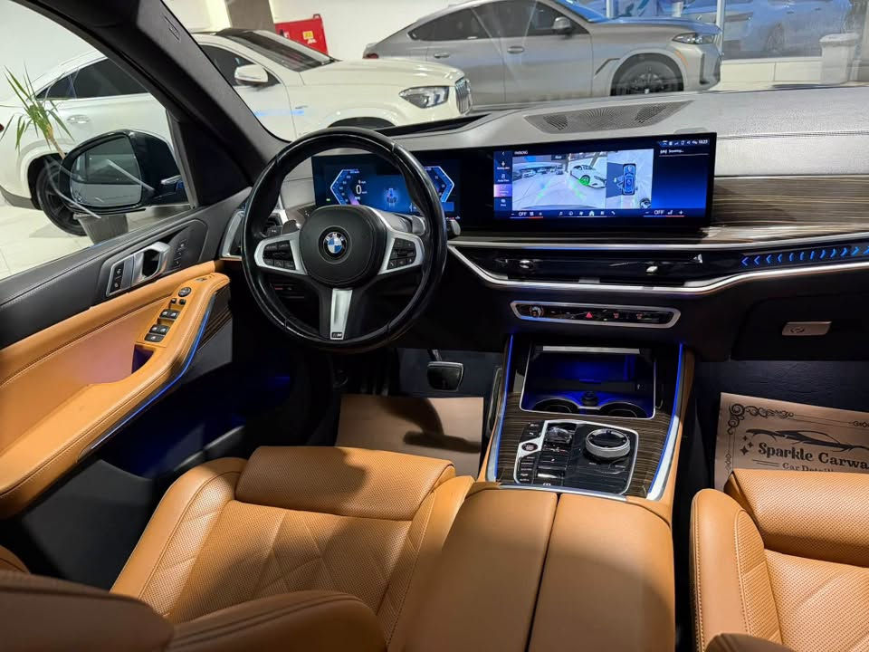 السلام عليكم  
‏Bmw x5 40i 2024  خليجي وكالة العروش
السيارة m package بلادي شركة العروش  ماشيه 40 الف كيلو
🚨بصمتين شركة وياها 
السيارة فول مواصفات (بانوراما وكشنات جلد مشمشي بلاد وتدفئة وكهرباء وميموري ورادار امامي وخلفي واوتو بارك وداتا شو وكامرات ٣٦٠ درجة وصندوك كهرباء وبصمة وشاشة جبيرة وبردات بلادي وكيجات ديجتال ومحرك ٦ سلندر توين توربو b58 ولايتات ليزر  وكير كرستال  وداخل مشمشي بلادي وبعد مواصفات هواية وكوب هولدر تدفئة وتبريد
علما السيارة x drive 
السياره رقم وفحص وهزه كله جديد
السعر : 540$ ورقة 
للأستفسار:*********** 
العنوان:السليمانية المعارض الجديده معرض (الجاف)
