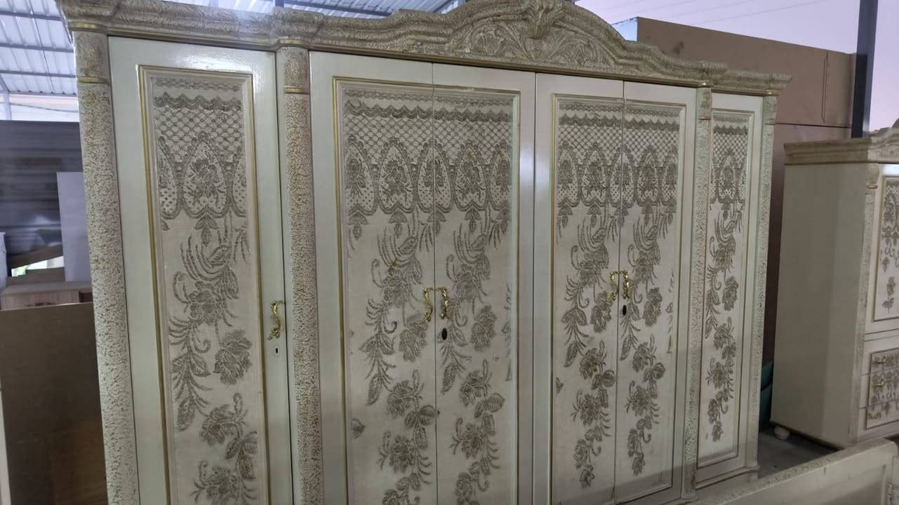سلام وعليكم غرفه كويتي نضيفه كلش البيع البصره 
القبله حى المهندسين 
لاتصال***********👉

