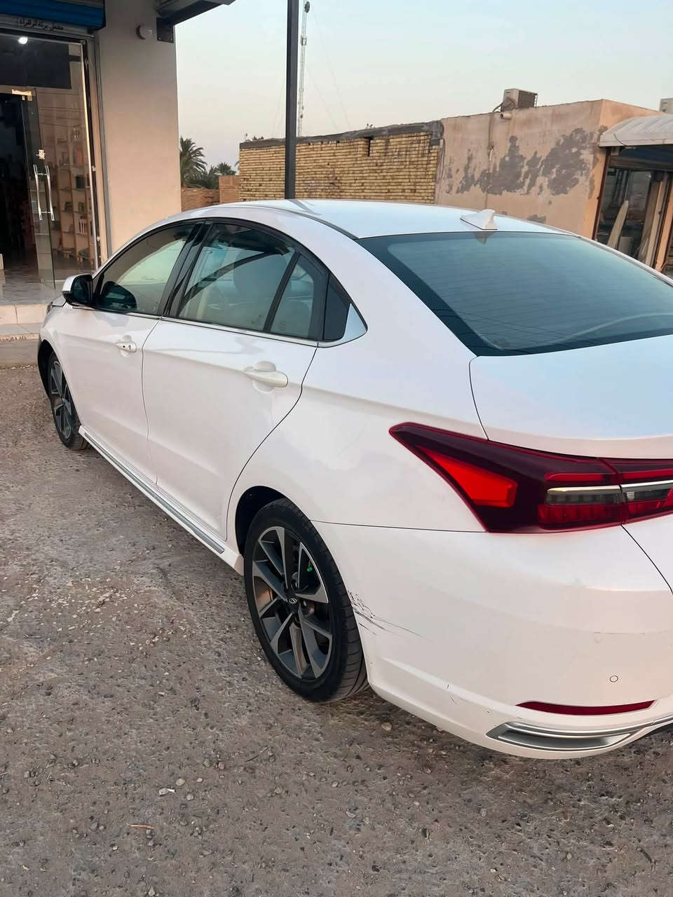 � أريزو 6 2022 — شكل 2023
� للبيع شيري أريزو 6 برو 🔥
🚘 موديل 2022 — شكل 2023 — فول أوبشن

✨ سيارة أنيقة، اقتصادية، ومواصفاتها عالية جداً مقارنة بسعرها.

🔹 المواصفات:
• محرك 1.5 تيربو
• قوة 145 حصان 💪
• عزم 210 نيوتن متر
• قير CVT أوتوماتيك
• دفع أمامي
• جنوط ألمنيوم 17 إنچ
• فتحة سقف بانوراما
• كاميرا 360°
• حساسات خلفية
• دخول وتشغيل بدون مفتاح
• تشغيل بصمة/زر
• شاشة وسطية
• شاشة عدادات رقمية
• تحكم بالمقود
• مثبت سرعة
• مكيف إلكتروني
• مقاعد جلد
• مقعد سائق كهربائي
• مرايا كهربائية
• إضاءة LED
• إضاءة داخلية
• نظام مراقبة ضغط الإطارات
• ABS + EBD + ESP
• فرامل يد كهربائية + Auto Hold
• 6 وسائد هوائية
• نظام مساعدة صعود المرتفعات
• نظام مانع الانزلاق
• شنطة خلفية واسعة 570 لتر

📌 الموديل: 2022
📌 الشكل: 2023
📌 الفئة: فول أوبشن
📌 العداد: 95.000
📌 الموقع: الناصرية الشوفة 
💰 السعر: خاص 
🔥 السيارة جاهزة للفحص من المشتري وبأي مكان يختاره

ضربة خشم البنيد دعامية امامية مبدلة 
صور الحادث موجودة 
📞 للجادين فقط: ***********
