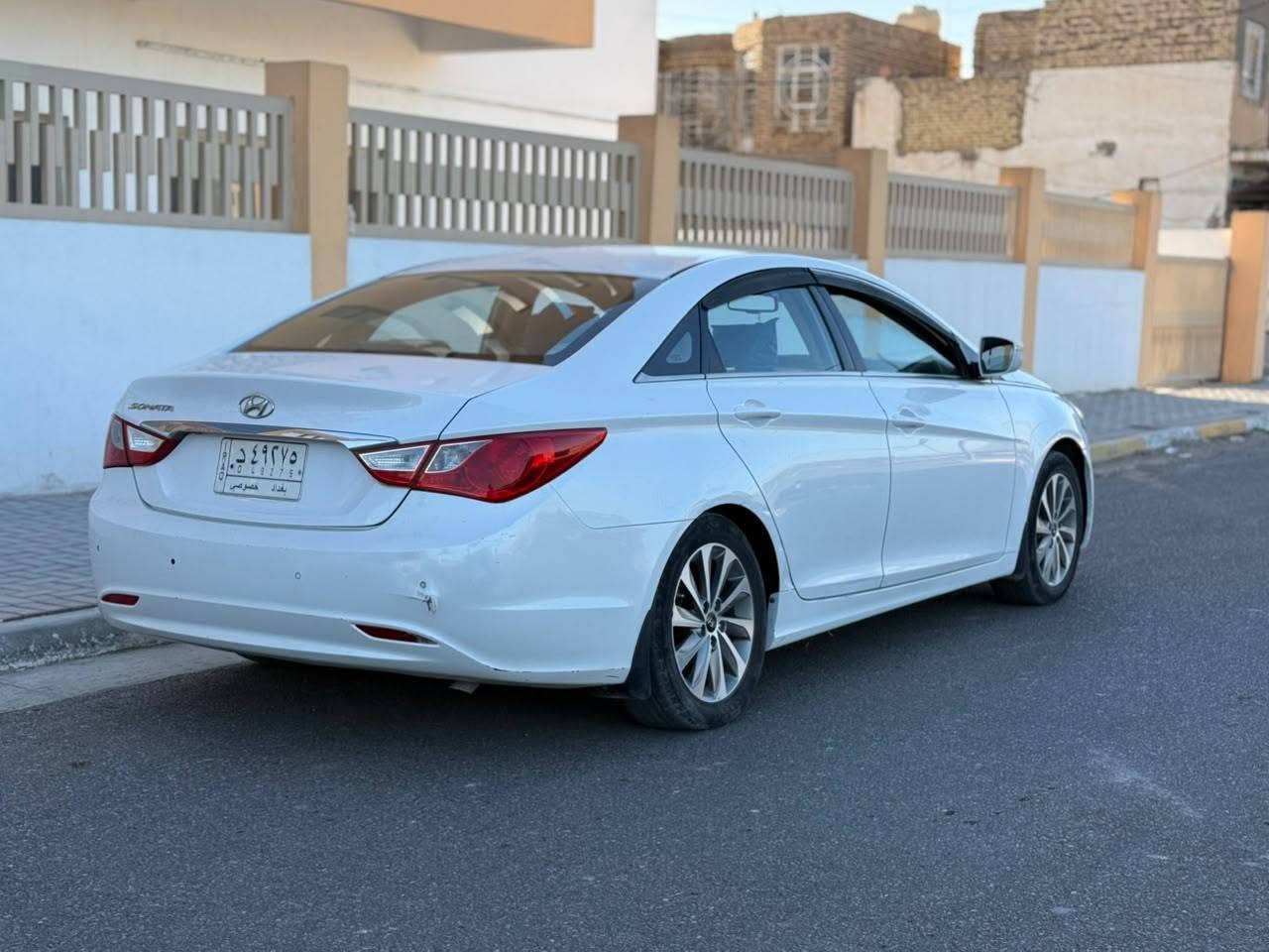 محرك 2400 دوش وكير 6 سرعات بدون فتح على وضع البلاد 
ماشيه 93 الف ،حداديه وتايرات تمام رقم بغداد بأسمي تحويل بعد الشراء مباشر دواخل كلش نضيفه بيها شخطات واضحه بلصور يحتاج تكحيل وصبغ بسيط حول قبق البنزين بدون دواخل 
السعر 130 مع المجال القليل 
مكاني الديوانيه مركز المدينه  *********** 
الشراي يتصل خاص ماعندي ديوانية, القادسية
