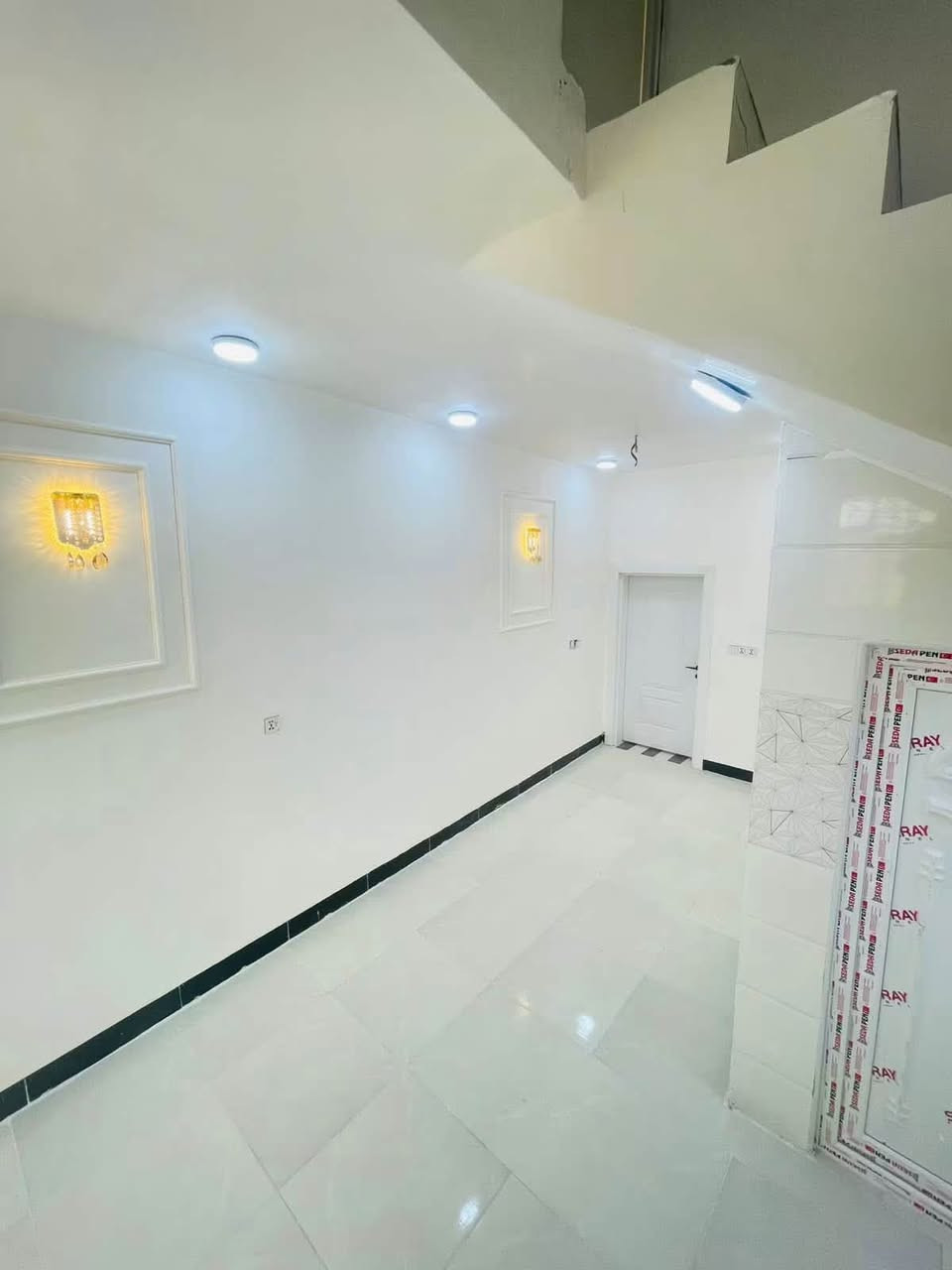 سلام 🙋‍♂️ 
#بيت_مساحه_٦٠ م
***********اتصل وتدلل 
طابو زراعي 
بناء ممتاز حديث وغير مسكون

مقابل ملحق قرية الغدير // النجف

طابوق 🧱 
صب اساس وسقف 

*********** وتساب

***********

السعر ٢٣

#ملاحظه البيت قريب على السوق والخدمات جدا
— في ‏‏النجف‏‏.
