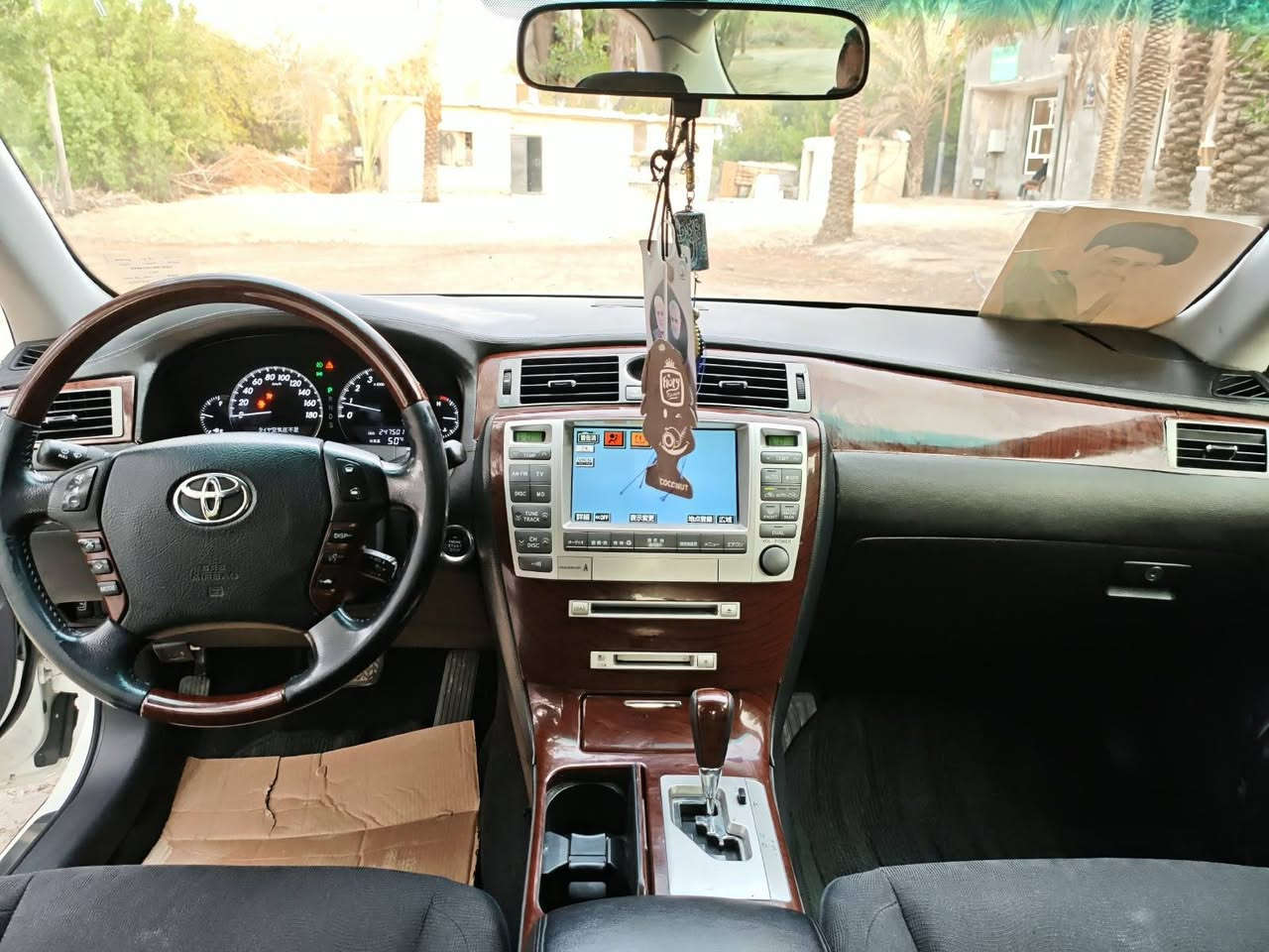 *للبيع كراون ماجستا 2005 - بأسمي تحويل فوري* 🚗

*المواصفات:*
- *النوع:* تويوتا كراون ماجستا
- *الموديل:* 2005 
- *اللون:* [ابيض صدفي]
- *المحرك:* 8 سلندر- مكينة شرط
- *الكير:* اوتوماتيك شرط
- *التبريد:* تبريد امامي خلفي "رادار" + تبريد امامي ثلاجة باردة
- *الفتحات:* فتحة سقف 
برده خلفيه 
- *الدكم:* 5 دكم فول مواصفات
- *الحالة:* السيارة جديدة كلش، جاهزة، مابيها نقص ولا عطل
- *السنوية:* بأسمي وتحويل فوري
- *الضمان:* مكفولة من كلشي كير مكينه حداديه عيل شرعي اصوليات 

*مميزات اضافية:*
1.  *غرفه جديده كلش
2.  *شاصي اوكص مكفوله
3.  *تاير وبطارية* جدد
4.  *مسجل وشاشة* وكاميرا خلفية
5.  *حساسات + تحكم ستيرن* 

*الملاحظات:* 
السيارة ما بيها اي نقص، كلشي شغال 100%. تبريدها ثلاجة بالصيف، 
*السعر:* [+964 781 401 8536] تواصل اتصال أو واتساب
*المكان:* ذي قار قضاء الإصلاح 
*الاتصال:* [***********] ابو علي 

التحويل باسمي مباشر. تحويل ثاني يوم هزه جديده.
