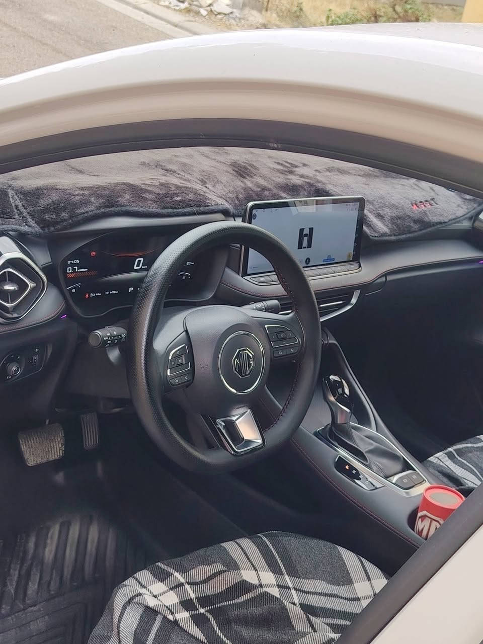 بەناوی خوای گەورە
mg gt 2025 بۆیاخ تەنک

22هەزار ڕۆشتوه فول مواسەفاتە 

یەک پەڵە pdr بچوکی هەیە لە دەرگای دوای سایەق هەیە لەگەڵ شوختێک دیار نیە 

دەعامیەکانی و دۆسەکانی ppf کراوە 

شاشە ئەندرۆید و لیدی داشبڵ و گاعی سەر دۆسەی بۆ دانراوە زۆر جوانە سەیارەکە 

لە سلێمانیە 

***********
