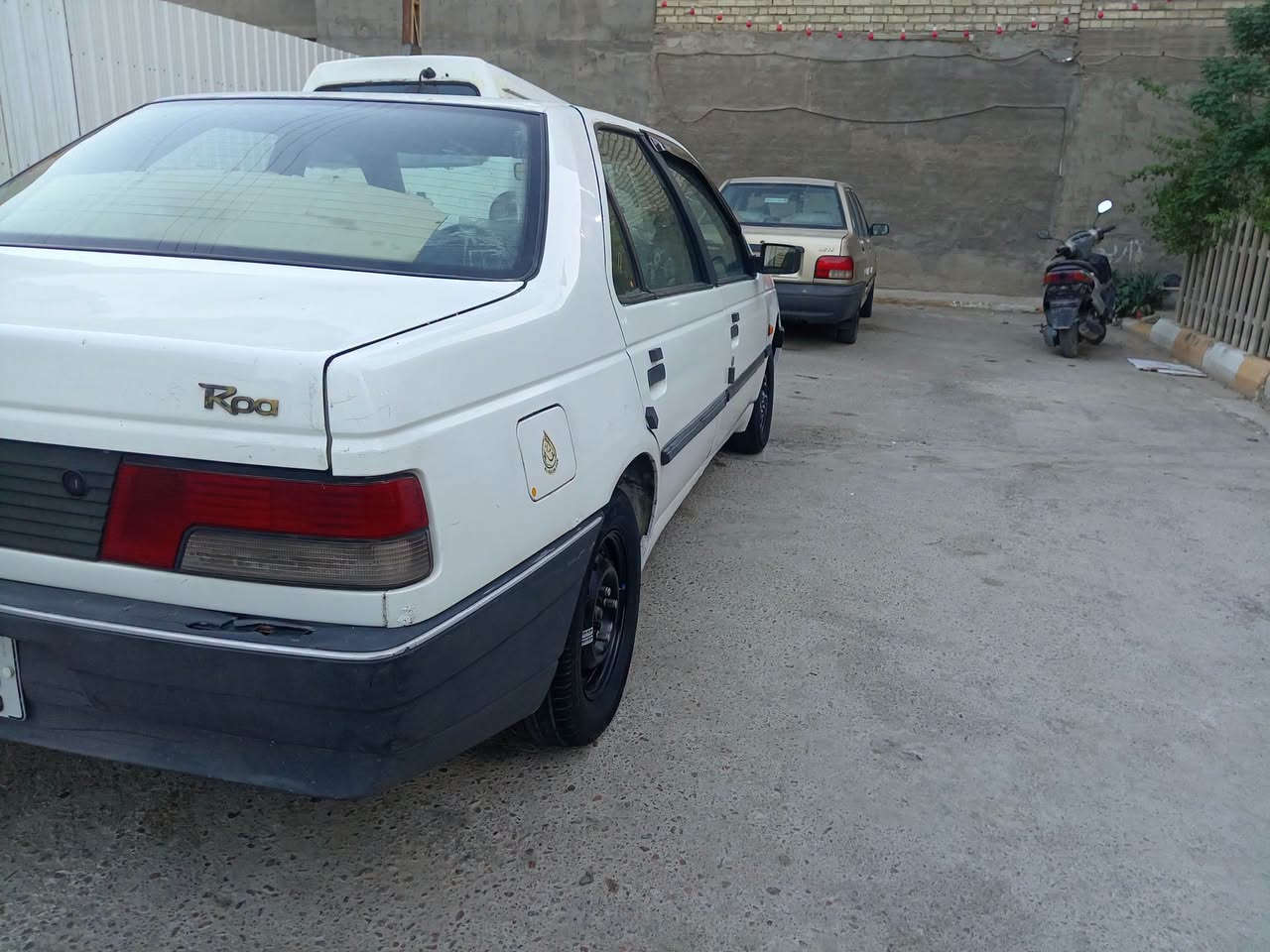 السلام عليكم شباب للبيع بيجو روا خصوصي لون أبيض رقم بغداد انكليزي موديل ٢٠٠٨ سياره جاهزه بدون حادث ولا تبديل تلكيطان صبغ شواصي بلاديه لا لحيم ولا تصليح مكينه لا تبخير ولا صرف كير اكسل تمام تبريد شغال كهربائيات كله شغاله بدون نقوصات السعر ٢٧ ورقه وبي مجال للاتصال *********** مكاني بغداد

