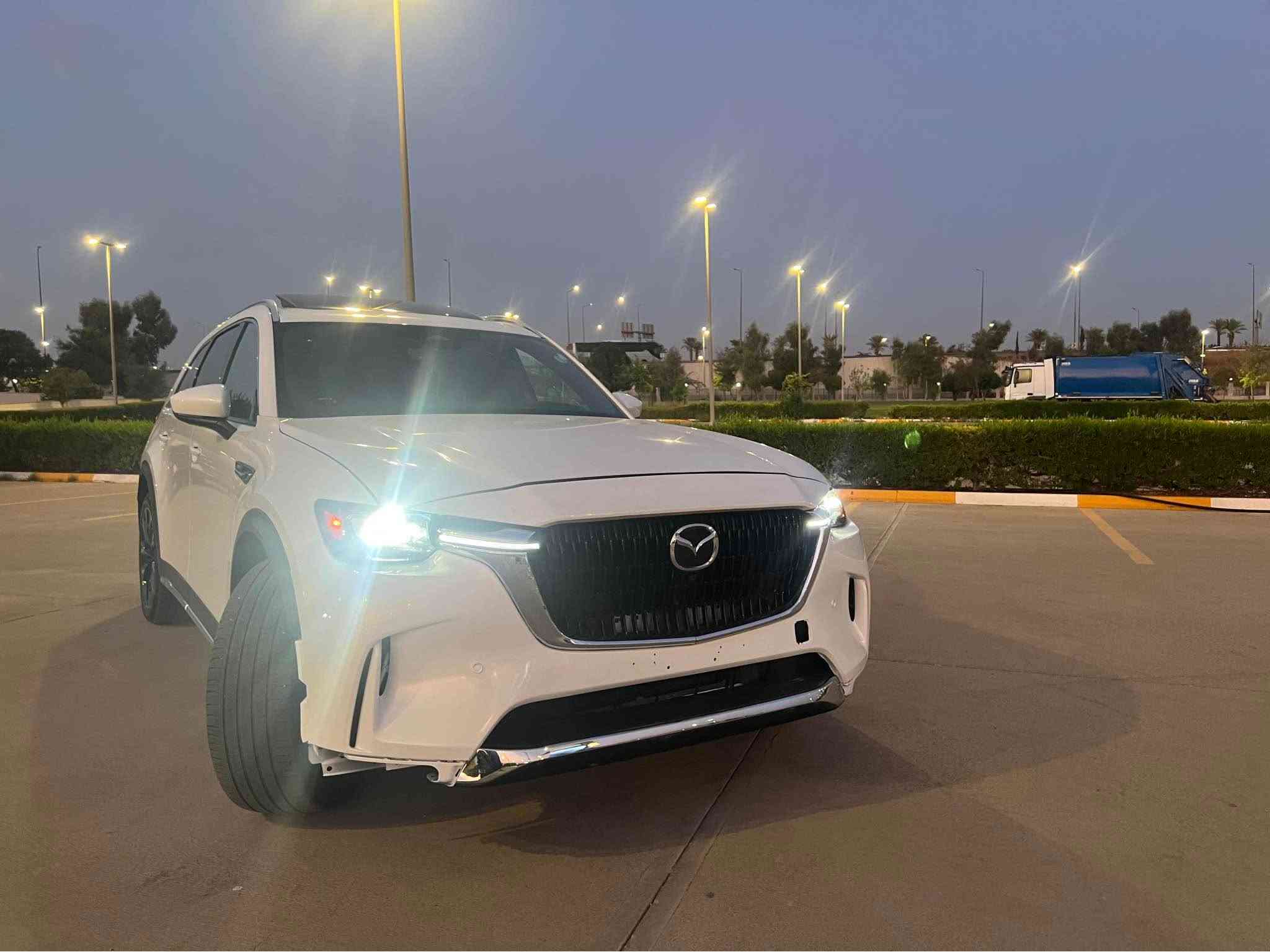 مازدا cx-90 مؤديل 2024 مواصفات premium plus فول فولة داتاشؤ كوشين سارد و گةرم مةكينة 4 پستؤن سةيارةكة تةنها نيو دةرگاي بؤياغة لةگةل 1 شوين PDR بي ژووري بي داخلي سةيارةكة گير و مةكينة و كارةبايي هـةموو شتي بةشةرت 
*********** أربيل, العراق
