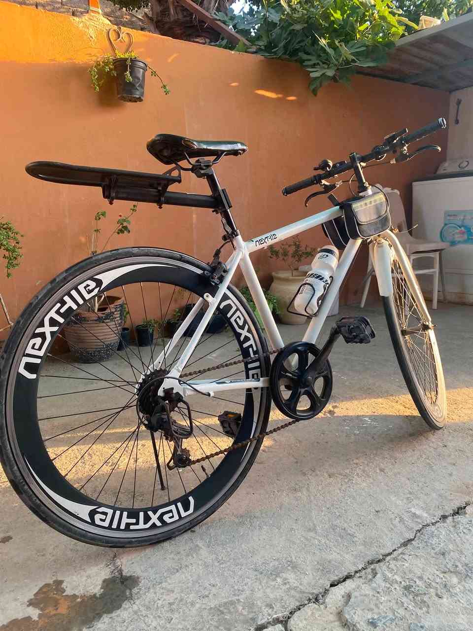 بايك نوع رود c700
طقم شيمانو المنيوم 
نظيف جدا 
السعر 250 وبي مجال
التواصل ***********
