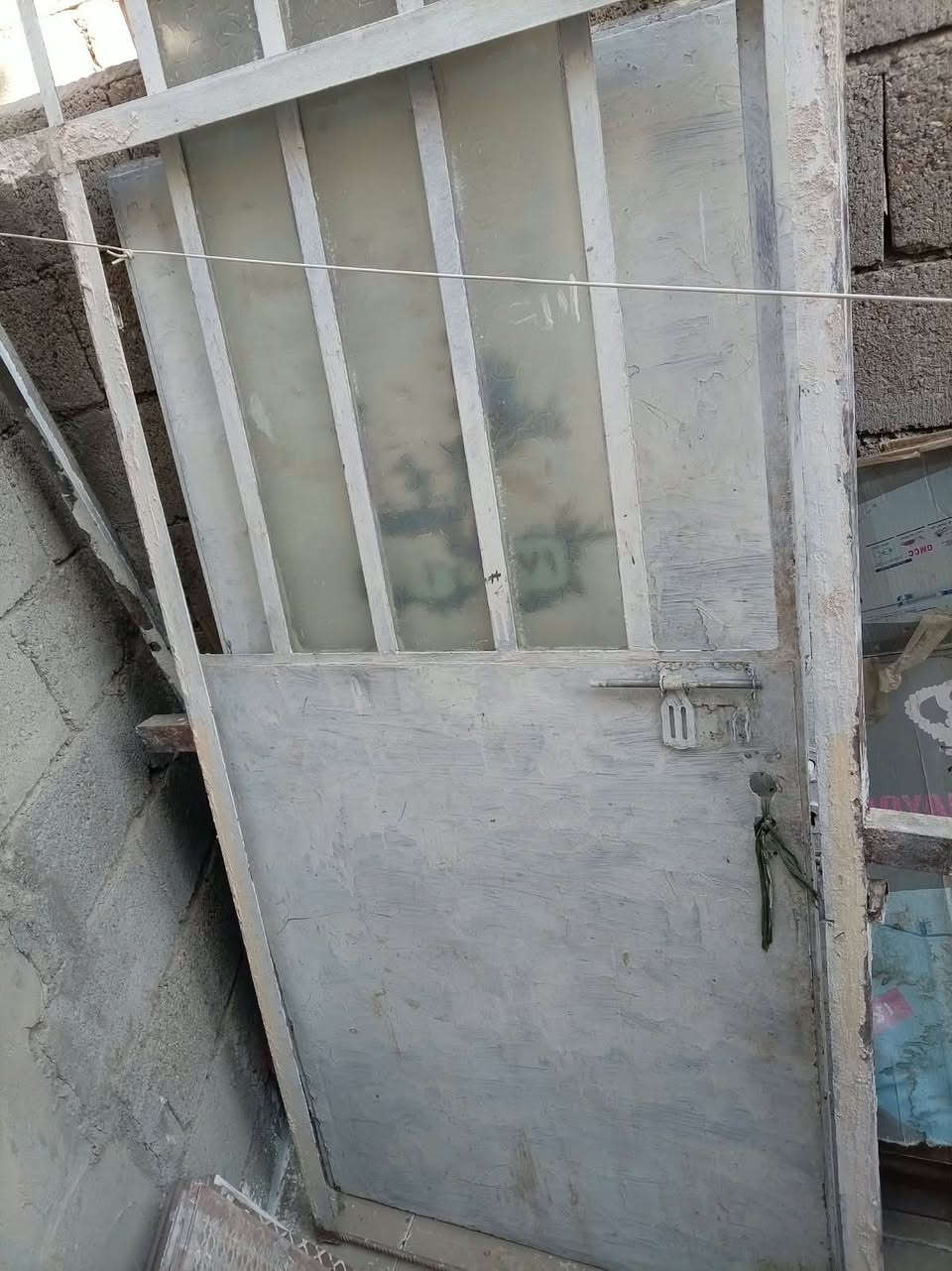 سلام عليكم بيبان البيع نضيفات وكاملات  

***********
