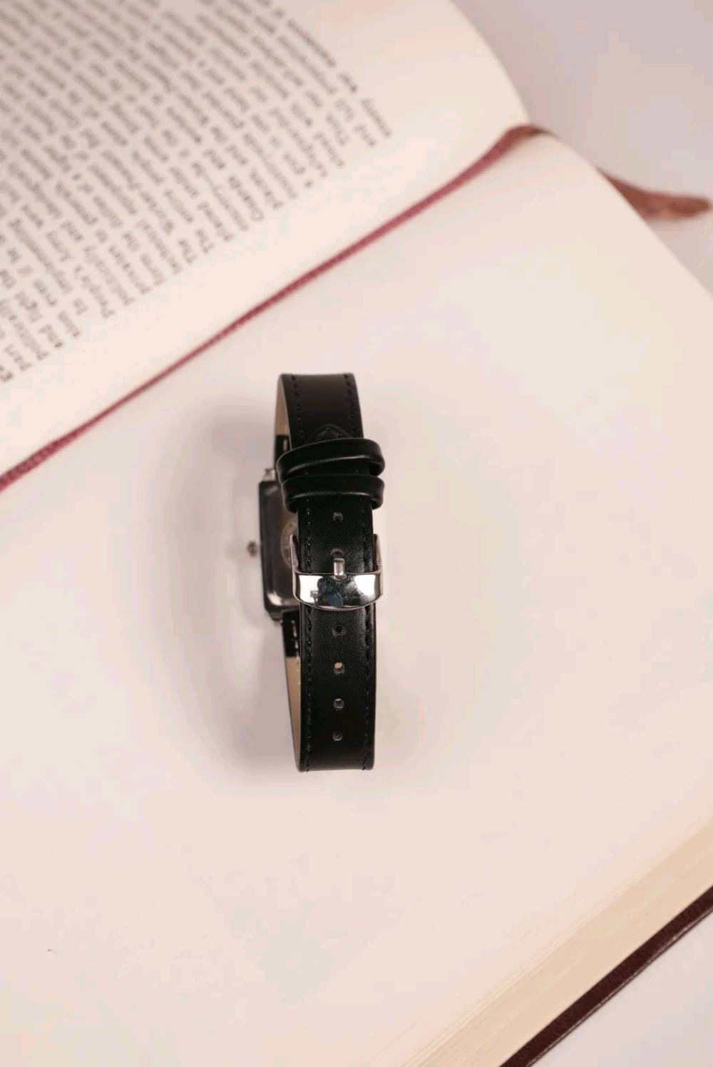 ساعات ماركة DC الفاخرة ✨⌚
متوفر اللون الاسود والبني 🤎🖤
السعر القطعة: 13,000 ✅
والتوصيل: 5,000لجميع محافظات العراق 📦🇮🇶
للطلب أو الاستفسار مراسلة الصفحة 📩 أو ترك تعليق وتتم الإجابة فوراً 🚀او واتساب على الرقم *********** ✨
. 
#ساعات #ساعات_نسائيه #ساعات_رجاليه #ساعات_فاخرة #ساعات_فخمه