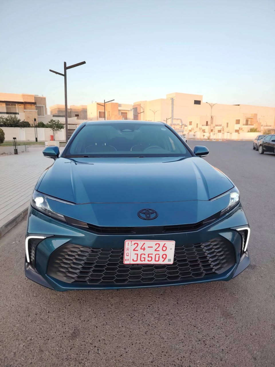 للبيع | تويوتا كامري SE هايبرد 2026 – وارد أمريكي
🚗 الموديل: 2026
🎨 اللون: فيروزي
✅ الفئة: SE Hybrid
كاتي. اربيل
⚙️ المحرك: 2.5 لتر هايبرد (225 حصان)
🔄 ناقل الحركة: أوتوماتيك eCVT
🚘 نظام الدفع: أمامي (FWD)
📏 الممشى: 1.000ميل فقط
المواصفات:
تشغيل بصمة (Push Start)
دخول ذكي (Smart Key)
شاحن لاسلكي
شاشة معلومات تدعم Apple CarPlay وAndroid Auto
شاشة عدادات رقمية
كاميرا خلفية
مثبت سرعة راداري
نظام المحافظة على المسار
أوضاع القيادة: ECO / NORMAL / SPORT / EV
فرامل إلكترونية مع Auto Hold
جنوط رياضية 18 إنش
مصابيح LED
مكيف أوتوماتيك
استهلاك اقتصادي ممتاز للوقود
الضرر
نصف جاملغ +ربع باب خلف السائق. صبغ
💰 السعر: 23,600 دولار
📍 الموقع: تكريت
📞 للتواصل: ***********
