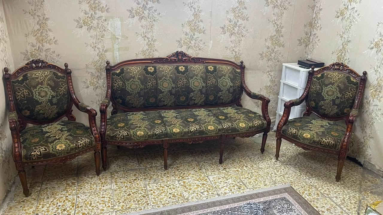 تخم عشر مقاعد قنفات اثنين واربع كراسي نضيف صاج ب٣٧٥ للاستفسار***********
