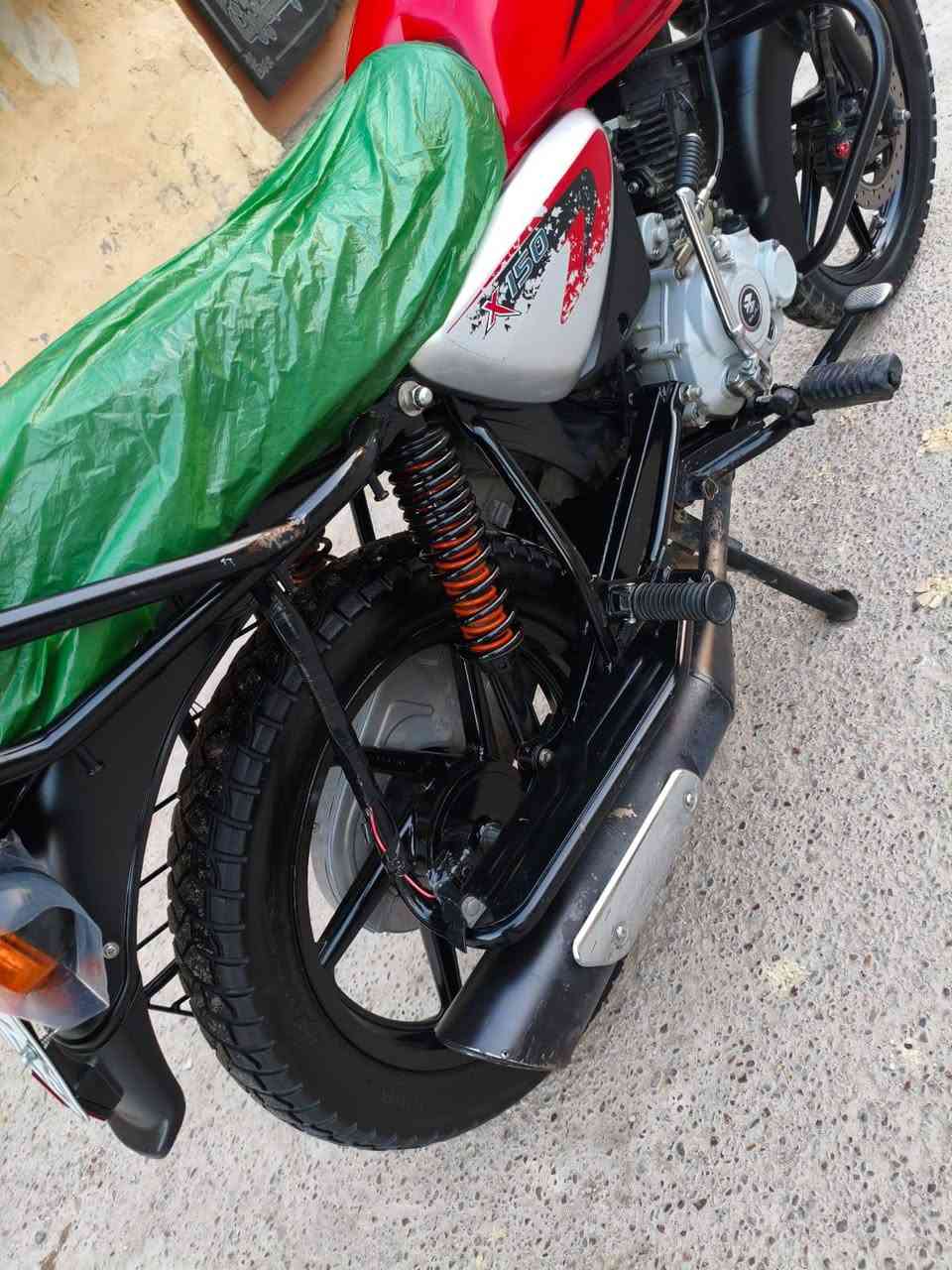 بوكسر مرقمة بسمي موديل23 طالعه بل 24
 ماشيه 16 الف مكفوله الدراجه كفاله عامه
جيب فيتر وتعال افحص العنوان بغداد السيديه
2350 وبيهه حك جيتك ***********
