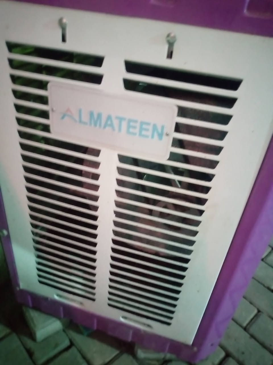 مُبرة المتين للبيع جديده استعمال قليل رايدتها ب١٠٠  و بيها مجال الي يريدها يتواصل وي هذا الرقم *********** او علقوا بالتعليقات .

