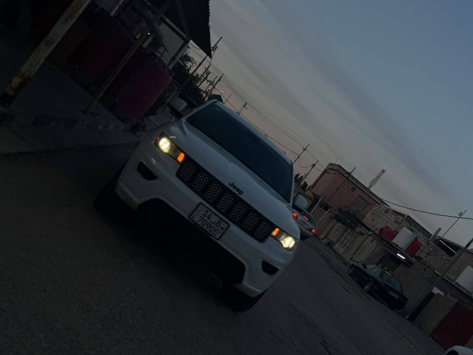 سلام عليكم السعر((  198 ))  ***********
للبيع او للمراوس جيب 2018 معلايه 2022
بدون حادث كفاله جديده السياره رقم مميز 70900
فول مواصفات كير مكينه كفاله تايرات جدد اصلي 
هزه قبل شهرين مسويه تخلص الهزه 2027 شهر ل6
سنويه تنتهي 2023 كبل تروح تحول بدون هزه 
ماشيه ٦٦ الف جديده من بدي ودواخل تراي زيرو 
تجي تشوف بعينك النضافه كلشي بيه بلاد 
محرك 6 سلندر 3600 كفاله المحرك 
لايت اوف وايت الاصلي عله ايدي شاده 
والمواصفات فول فتحه وكشن كهرباء 
جنطه كهرباء شاشه كبيره كشنات جلد وقماش 
تبريد ثلج لامبدل راديتر ولا عرضانيه ولا لايت 
كلشي بلاد وعل شركه وتايرات مبدل اصلي وجديد
تجي اذا مو تراي زيرو تاخذه بلاش 
مكاني البصره الهارثه والسعر [[[  198  ]]]
للبيع او للمراوس ***********
