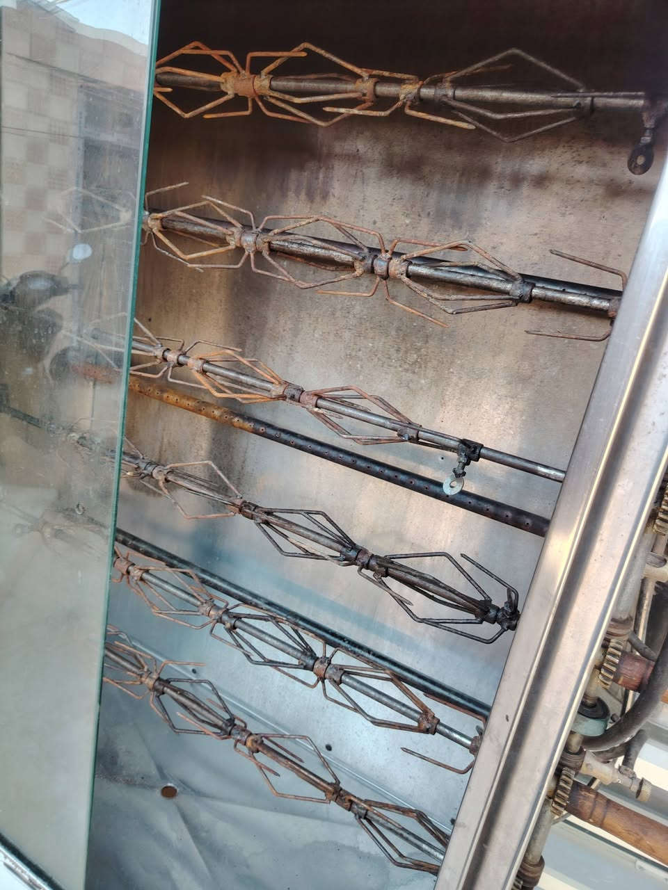 سلام عليكم مشوايه دجاج للبيع ٦ شياش معه كل شيش غراضه شوايه كهربائيه مكان كوت خاجيه الستفسار ***********
