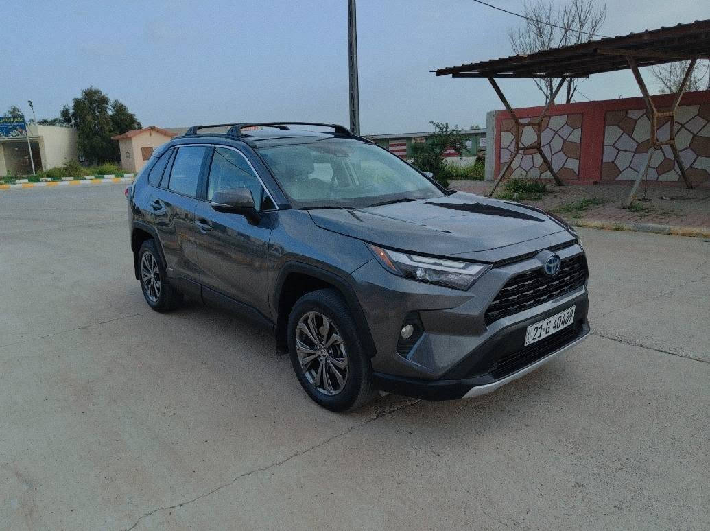 TOYOTA RAV4 XLE PREMIUM 
تويوتا راف 4 موديل 2024 هايبرد 
مواصفات XLE پريميوم فول 1/1
بصمه..سلايد...داخل ابيض جلد.... تبريد قطعتين....صندوق كهرباء.... محرك 4 سلندر حجم 2500 و هايبرد.... شاشه ايبات تدعم نضام كار پلي ..... تحكم ستيرن جهتين..... رادار امام و جوانب و خلف.....توقف ذاتي.....كوشن كهربائي 
حادث السياره فقط تعديل حافه جاملغ و راس شاصي تعديل فقط و بي 5 قطع كلير أمريكا بدون فتح او تبديل اي قطعه فقط كلير 
رقم شاصي منشور تكدر تشوف صور حادث دزلي رساله واتساب ادزلك صور حادث 

رقم سليمانيه بأسمي شرط تحويل و غرامه 
سعر 213 بي مجال بسيط 
للاتصال ***********+واتساب كركوك, العراق
