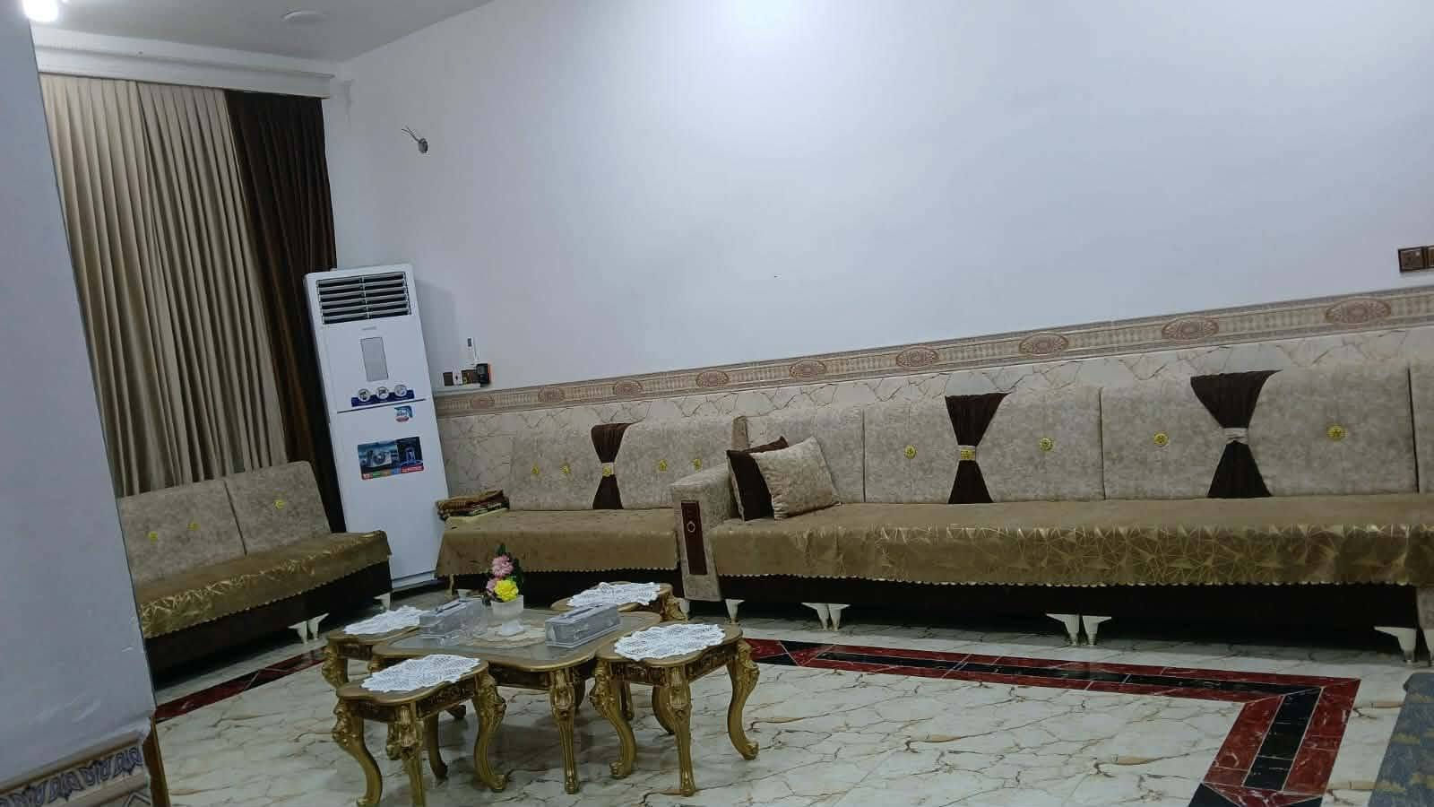 🏠 دار طابو صرف للبيع – الرمادي 
📐 المساحة: 200 متر
📏 الواجهة: 10 متر × نزال 20 متر
📍 الموقع: الرمادي، تبعد حوالي 5 كيلو، شارع 10 وقريبة من شارع 100
🏗️ البناء: فول درجة أولى، بناء سنة 2024
📜 السند: سند طابو
💧 الخدمات: صرف خدمي
📍 قرب: أركان طرموز

🛋️ الدار تُباع مع الأثاث بالكامل وتشمل:

- 6 سبالت
- 3 سبالت طنّين ونصف
- 3 سبالت 3 طن
- برادات
- قنفات
- غرفة نوم صاج جديدة
- كاونترات جديدة
- الأثاث بالكامل
- بيت فول وبمواصفات ممتازة

💰 السعر: 185 مليون قابل للتفاوض البسيط

📞 للاستفسار اكثر مراسله الصفحة او والتواصل مع صاحب الدار مباشرة 👇 
***********
