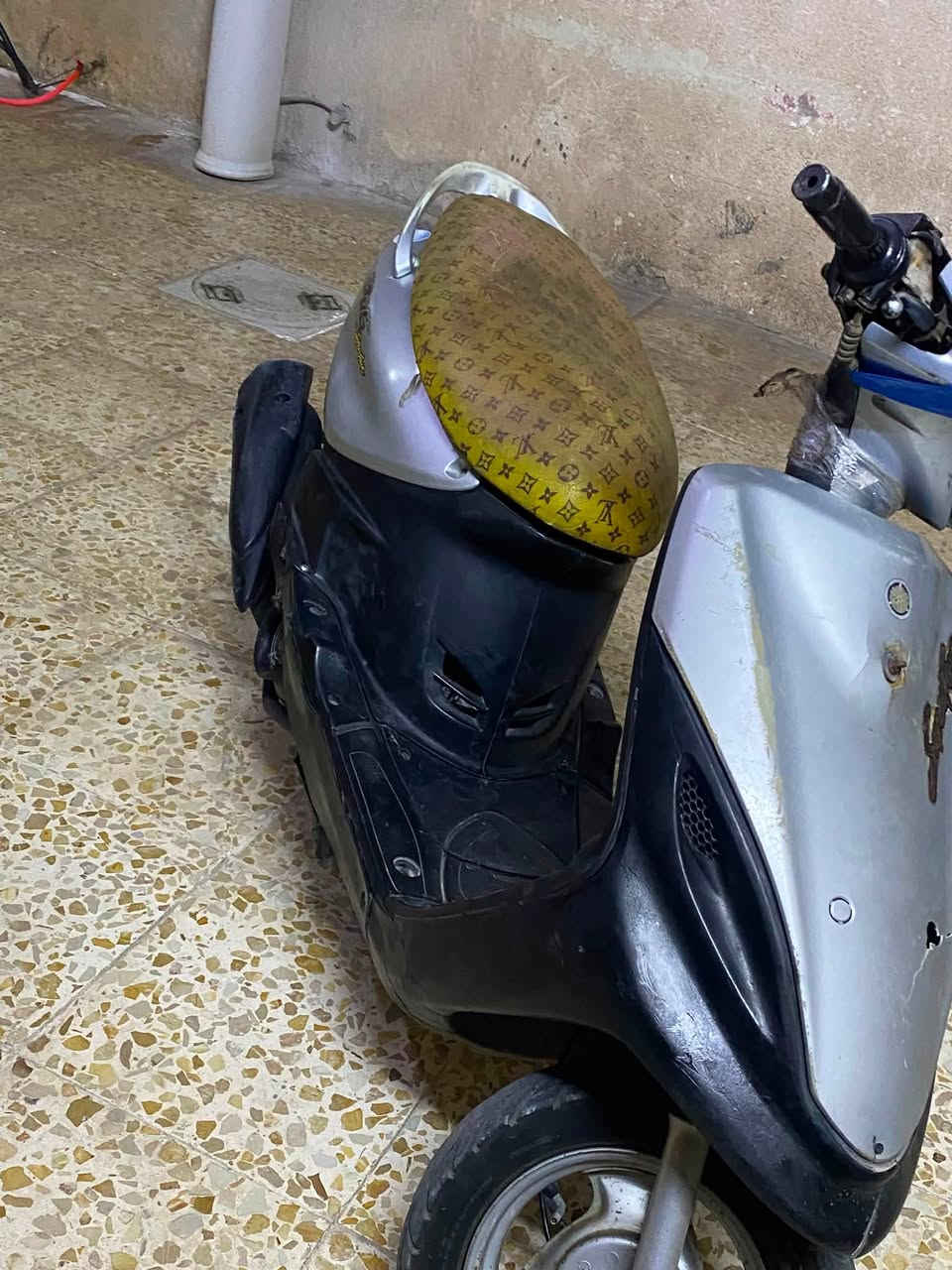 دراجه للبيع ماكس قجمة دراجه خير من الله عوزها كهربائيات بيها باتري بس تربطك دراجه تحمس الشارع حمس ابيع كوم حديد هية شغالة هندر بس تربط الباتري تشتغل سلف السعر 300وبيها مجال للطيبين موجود وتساب ***********

