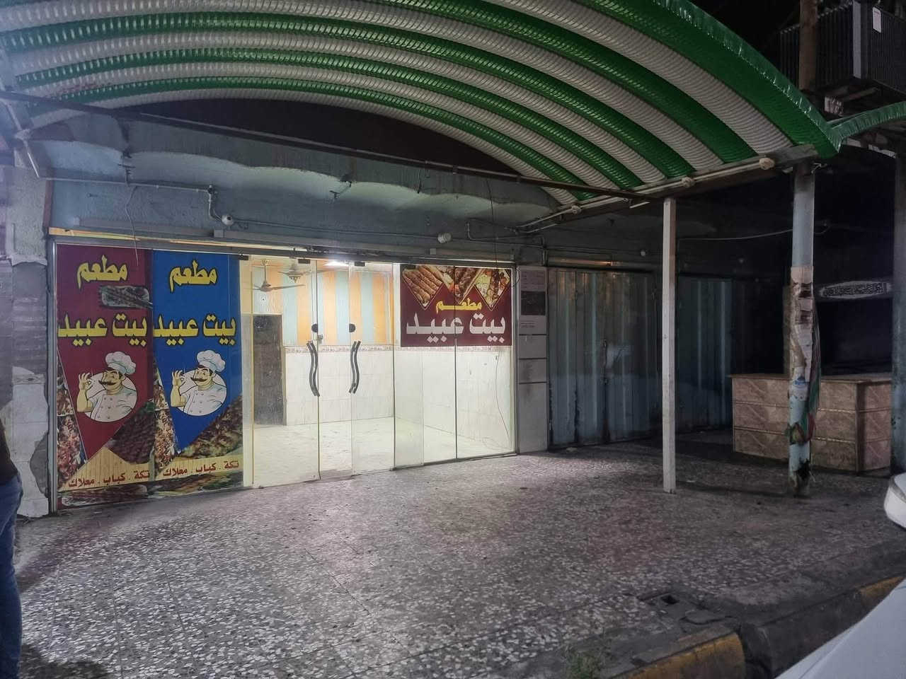 مطعم للايجار شارع اربعين مقابل الرفات للستفار ***********
