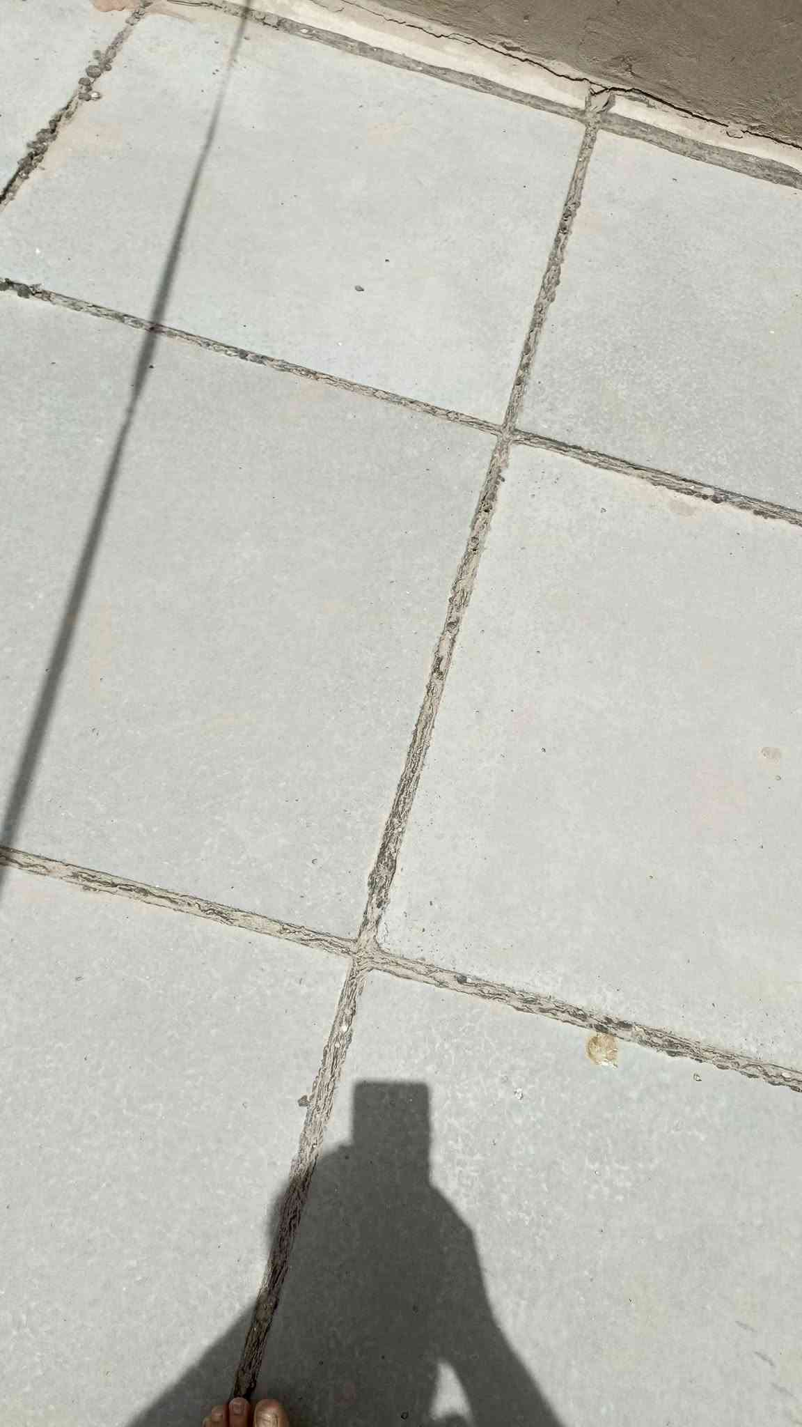 سلام عليكم بيت للبيع شهداء العبيدي الثالثة اول فرع مقابل ملعب البدري مساحة 120. متر سته في عشرين سعر 135 تريد المخالفة والضريبة. 125. قفل بي خمس غرف نوم واحدة اطفال صاله جبيره استقبال بل بداية. ***********. بي وتساب ***********
