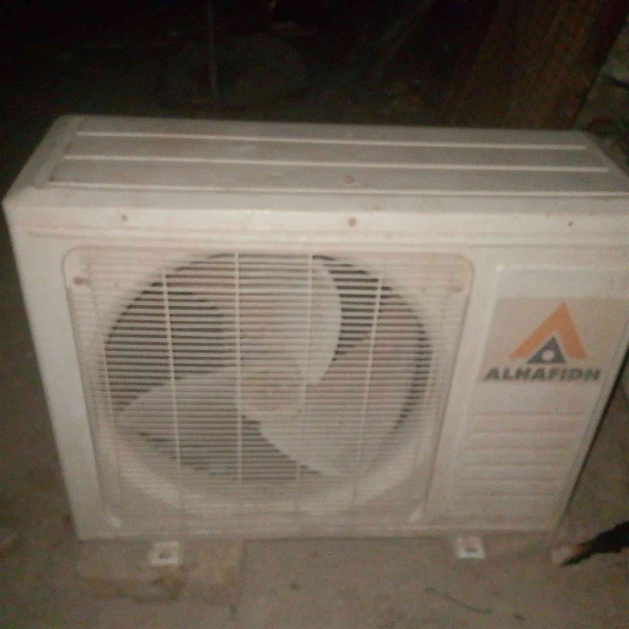 سلام عليكم سبلت للبيع طن شغال سعر ٢٠٠تصال عل رقم***********
