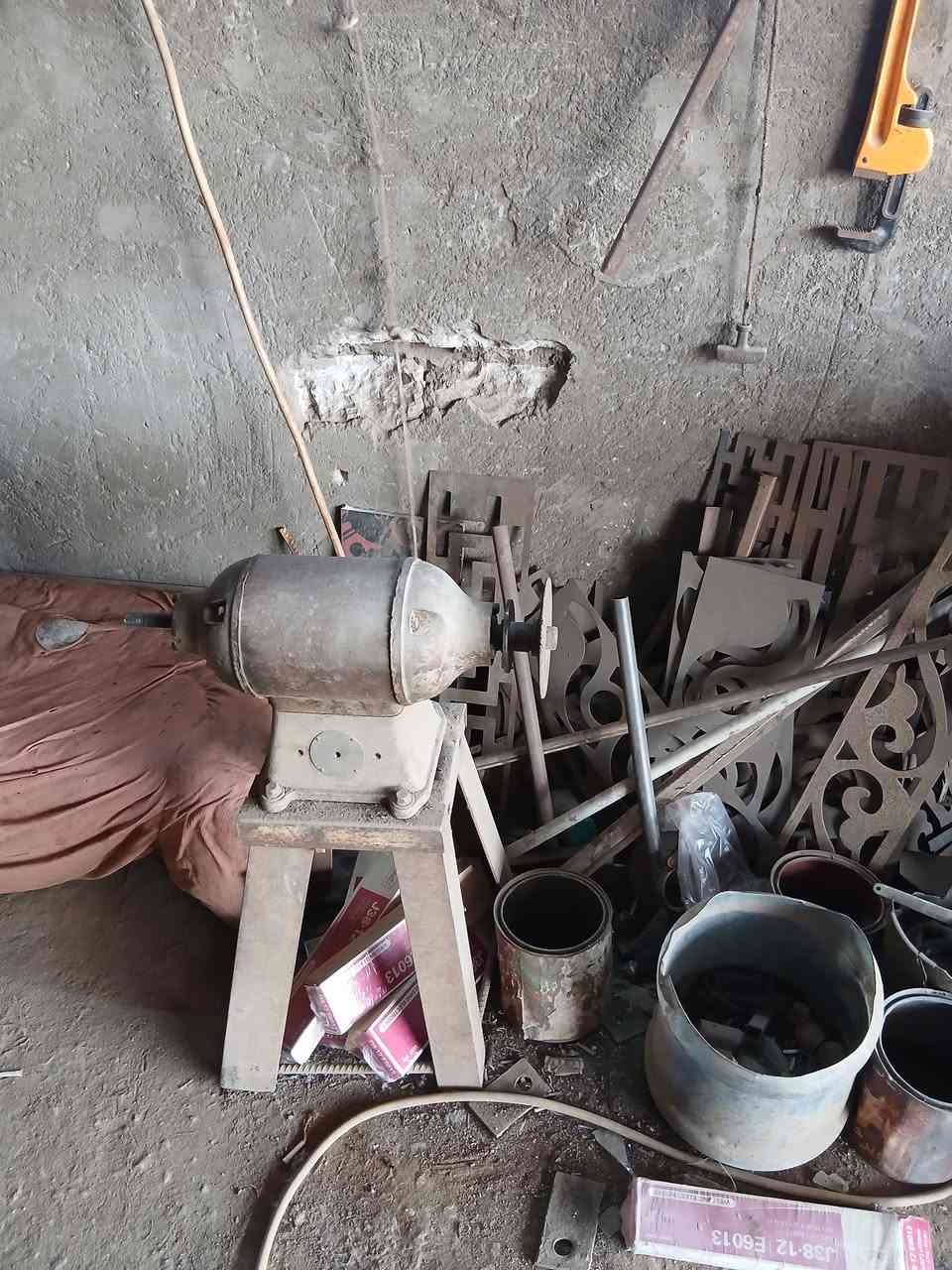 معمل حدادة • كامل • للبيع