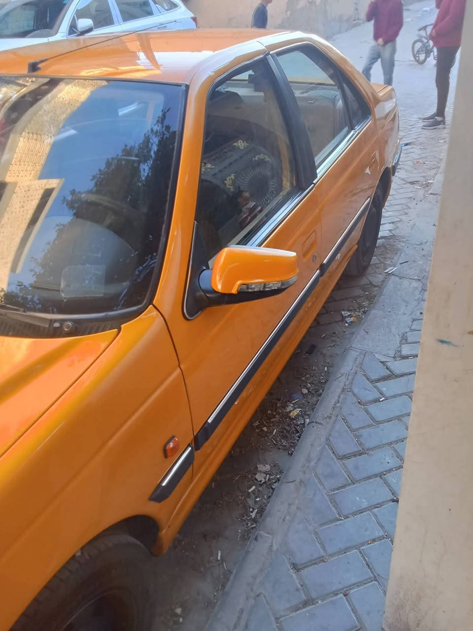 بيجو بأرص ٢١ 
بيها صبغ حزام 
وضربه بجم صفحه سايق 
سعر 48وبيها مجال رقم ***********
