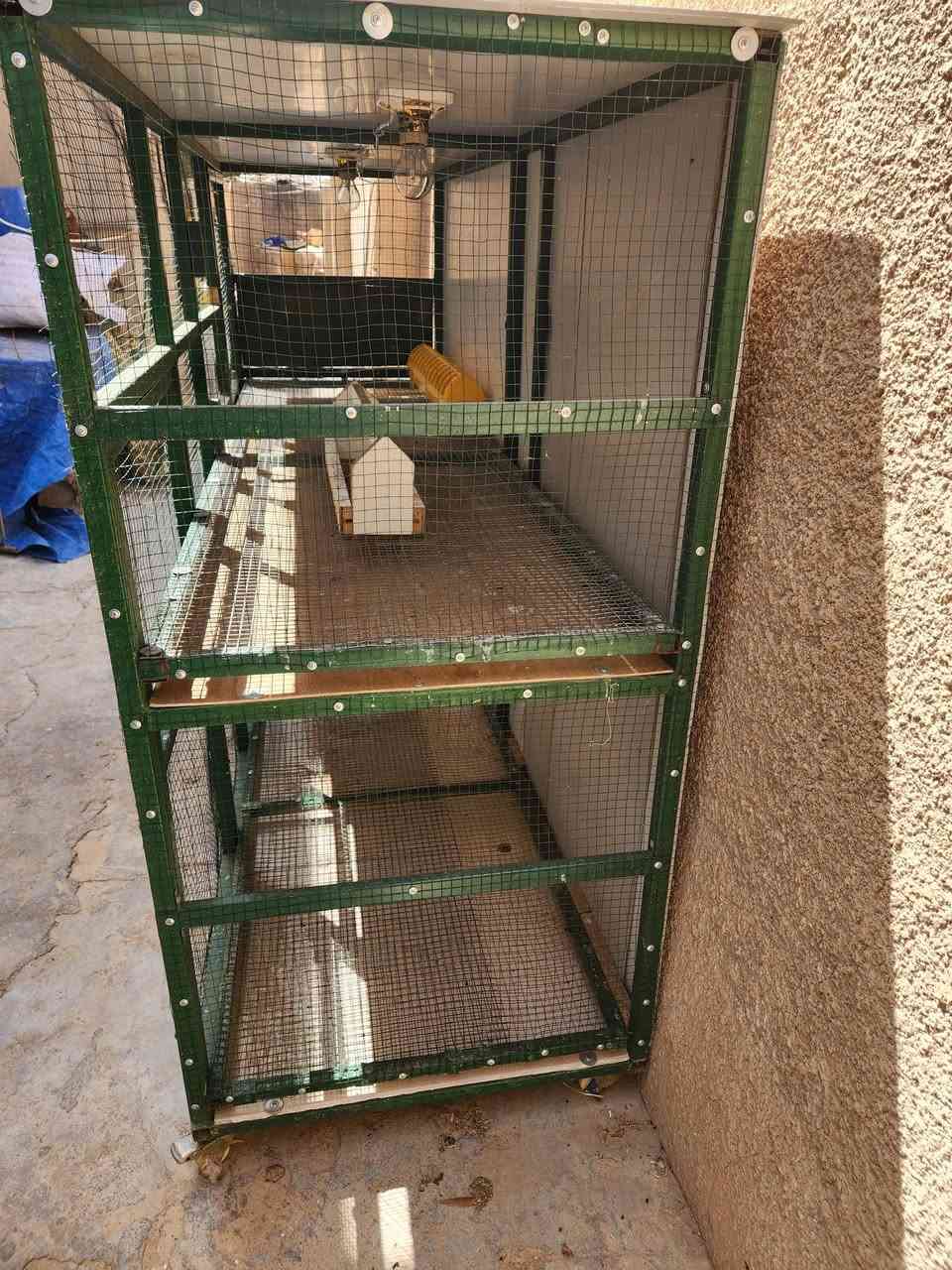 قفص حديد للبيع
الطول مترين /الارتفاع متر ونص /العرض ٦٥ سم 
طابقين مأسس كهرباء واناره شغل درجه أولى وجديد
السعر ١٥٠ وبي مجال حك الجيه للاستفسار اتصل ***********
