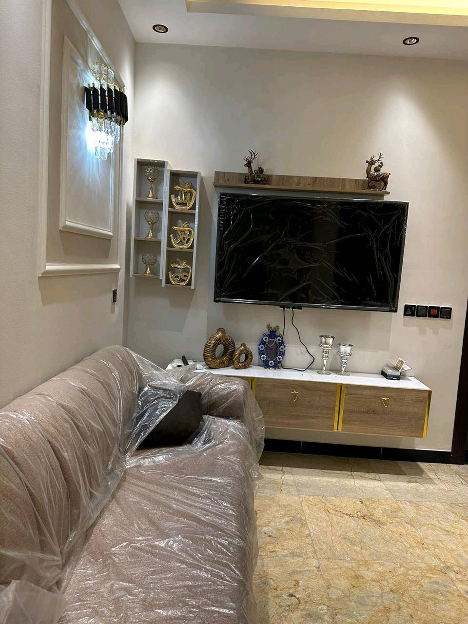 🏠 بيت للبيع في بغداد – الدورة

📍 الموقع: الدورة – خلف كلية الهادي
📐 المساحة: 100 متر
🏢 3 طوابق
🛏️ 5 غرف نوم
🚿 4 حمامات
🛋️ مؤثث بالكامل وجاهز للسكن

✨ مناسب للسكن أو الاستثمار التجاري
✨ موقع مميز وقريب من الخدمات

📱 للاستفسار والتواصل عبر واتساب فقط:
***********