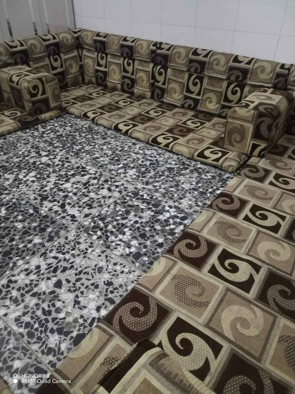 جلسه عربيه ٧ دواشك ١٤ متر سعرها ١٥٠ مكانها نجف حي ميسان مقابيل العسكري *********** بيه وتساب Singapore

نص مكتوب في الصور:
- O HONOR X8 64MP Quad Camera
- HONOR X8 64MP Quad Camera
- O HONOR X8
- 64MP Quad Camera
- HONOR X8