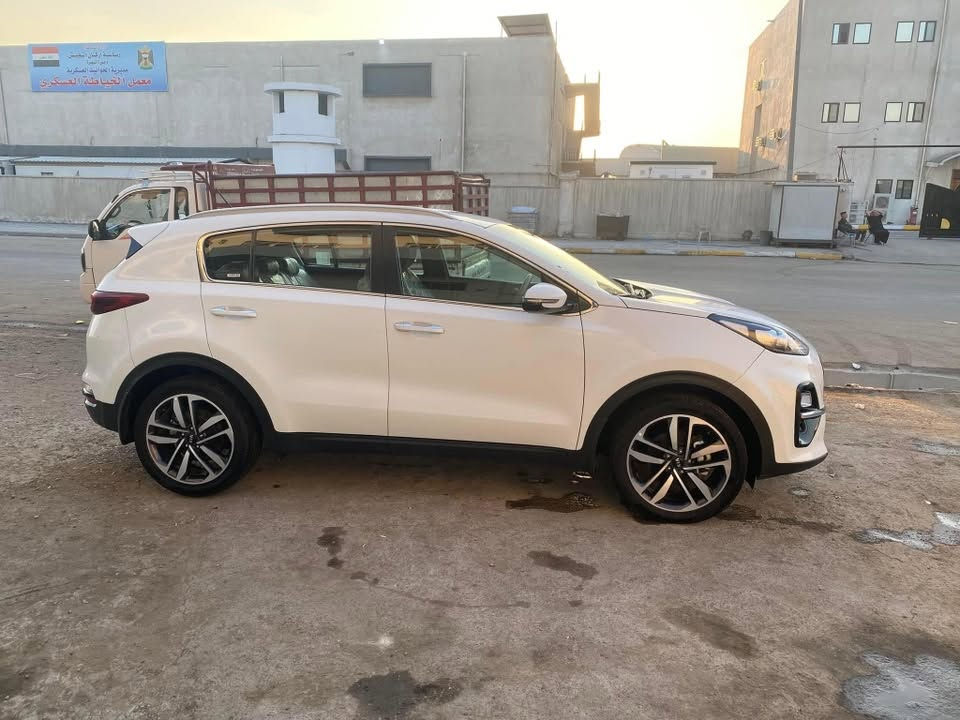 سبورتج 2020 خليجي وكالة الدولية جديدة
السيارة رقم بغداد الجديد باسمي جاهزة من كلشي بس تحول باسمك
السيارة حلوة ونضيفة حيل مال بيت استخدام قليل جدا ومكفولة من الصبغ والتبديل والشخوط والرصعات بس بيها بارد حيل بسيط وميبين وميسوة ينذكر بس اكيد بالفحص يطلع كير ومحرك كفالة
السيارة ماشية 46 الف كم حقيقي وع الفحص ونضافتها تحكم
صدر بعدة ع وضع الشركة واني شادلها تخم تاير وباتري جدد
داخلها جديد بعدة بلزكات الشركة وكشناتها من اخذتها سويتلها دوشمة جلد تفصال كلش حلوة وفوكاها نايلون وارضية مغلفة جلد السبير منازل والعدة كلها مامستخدمة
مواصفاتها نص فول 
محرك 2000 دوش تشغيل سويج شاشة وكاميرا حساسات امامي وخلفي تبريد قطعتين مري شفط واشاير بالمري كشنات جلد بلادي ويل حجم 19 
للتاكيد السيارة جديدة ومتعوب عليها مال جناي 
كلشي ذاكر وموضحة 
للاتصال  ***********
