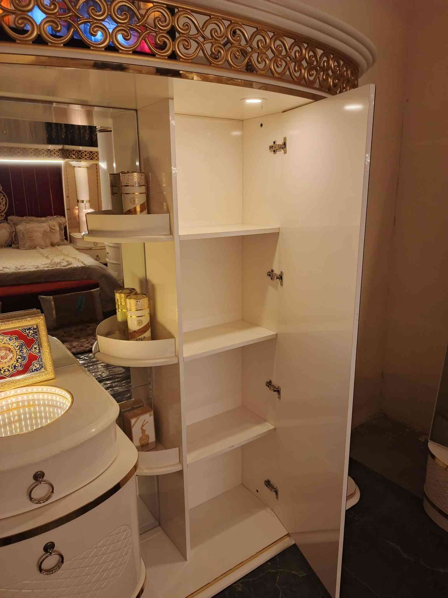غرفه تركي للبيع تسع قطع نظافه 100% السعر خاص  *********** مكاني سامراء موجود توصيل
